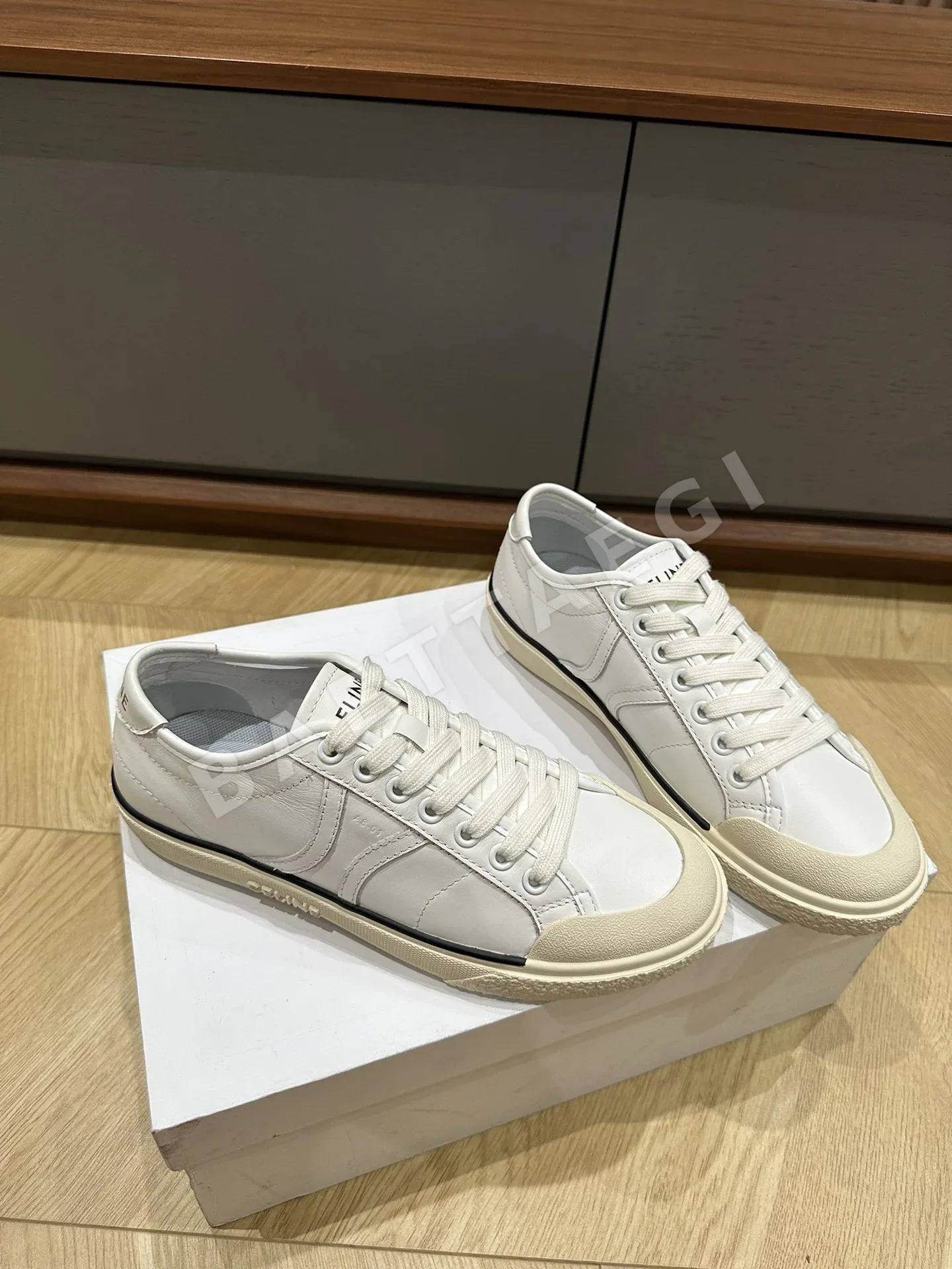 셀린느 카프스킨 램스킨 러버 솔 신발 상세 이미지 3