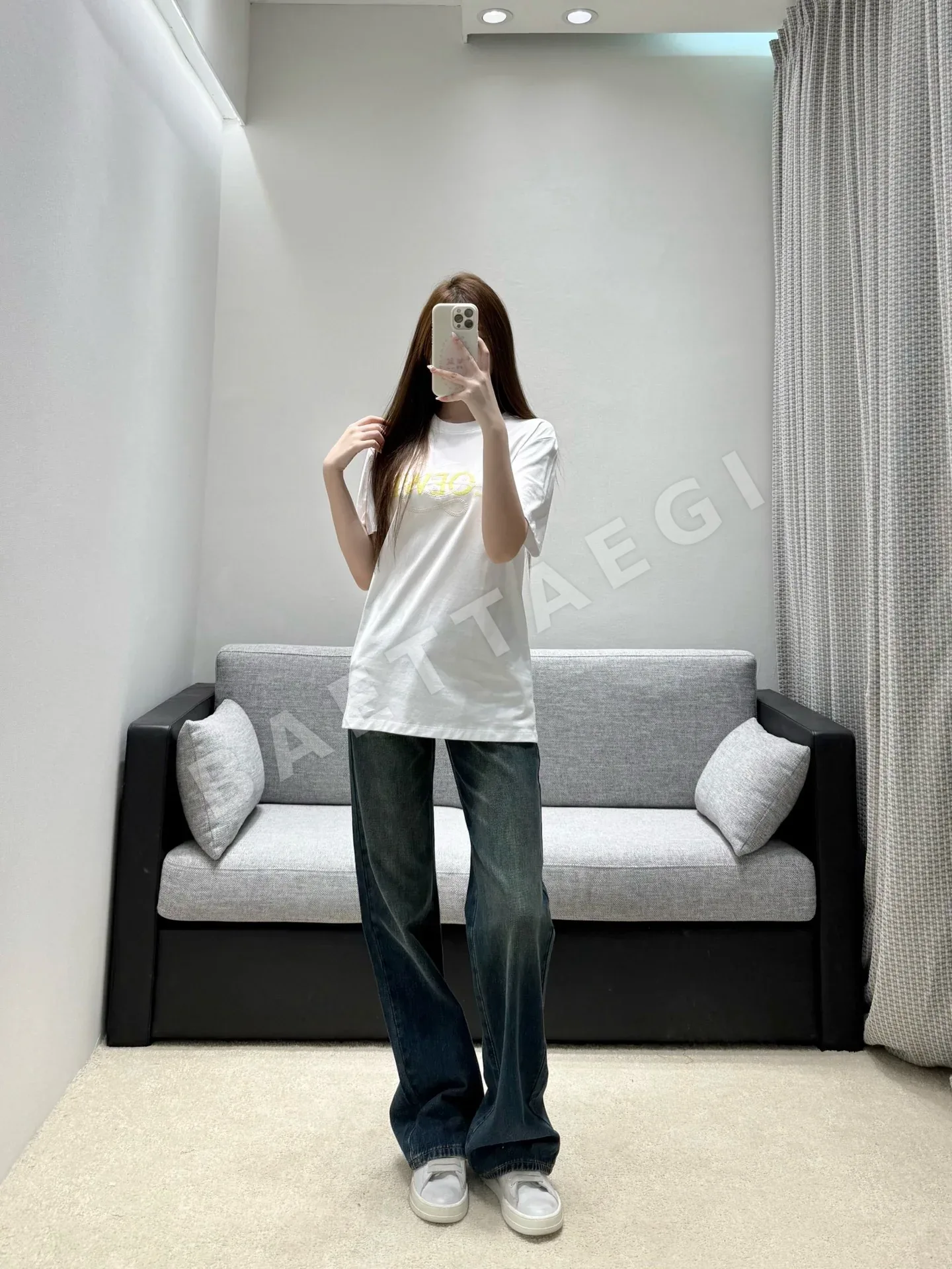로에베 드롭 숄더 자수 로고 여성 반팔 티셔츠 상세 이미지 6