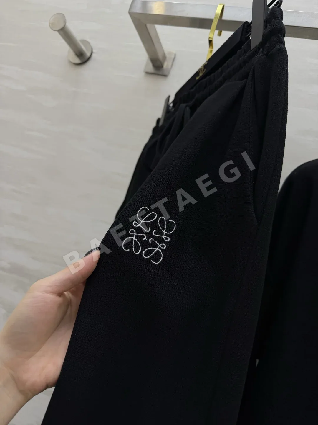 로에베 여성 자수 로고 티셔츠 세트 상세 이미지 7