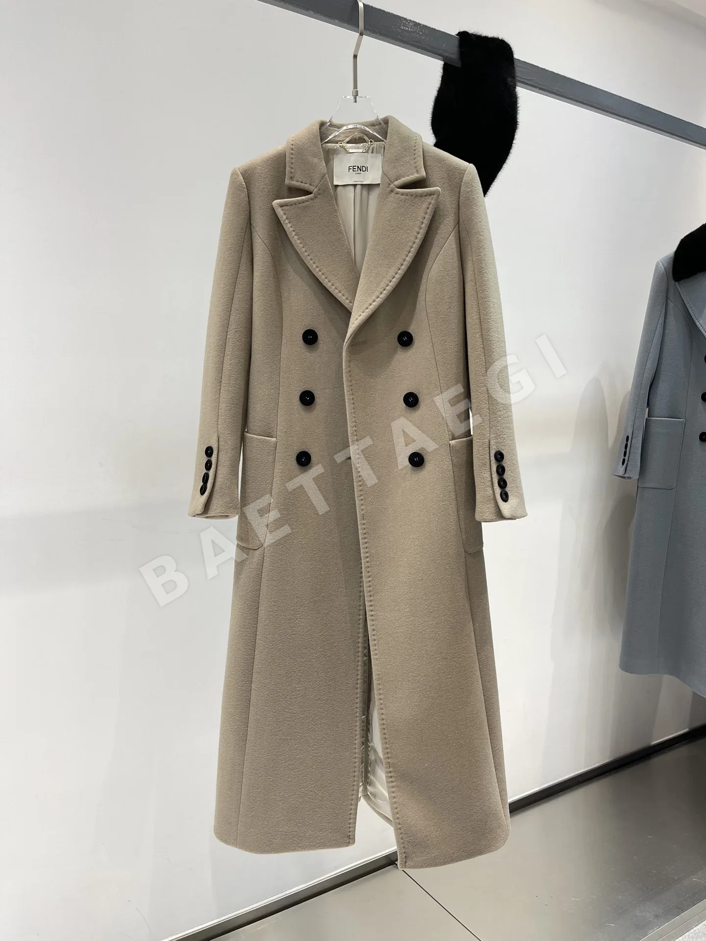 펜디 울 밍크 카라 더블브레스트 여성 자켓 상세 이미지 6