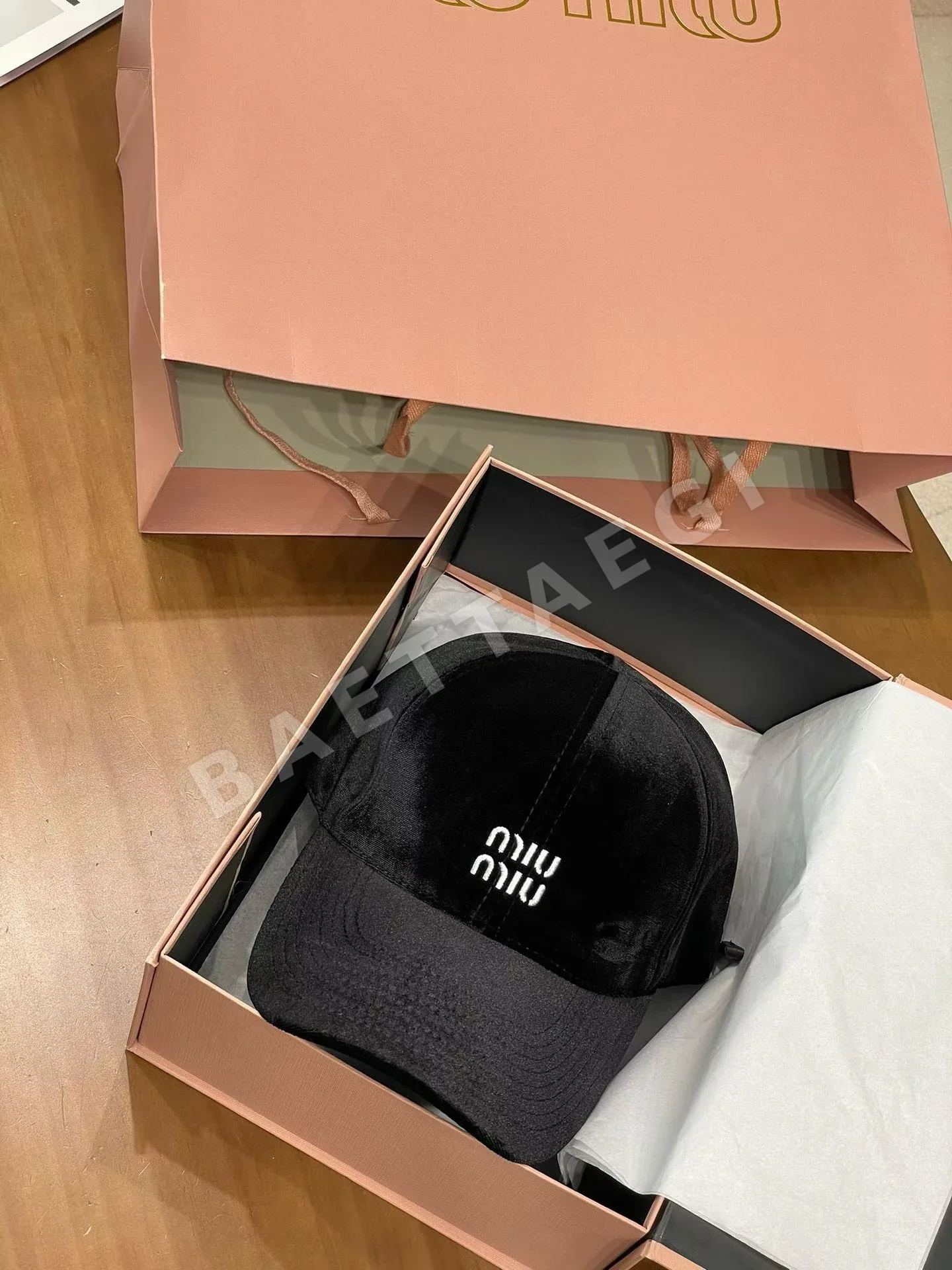 미우미우 벨벳 자수 야구모자 81363