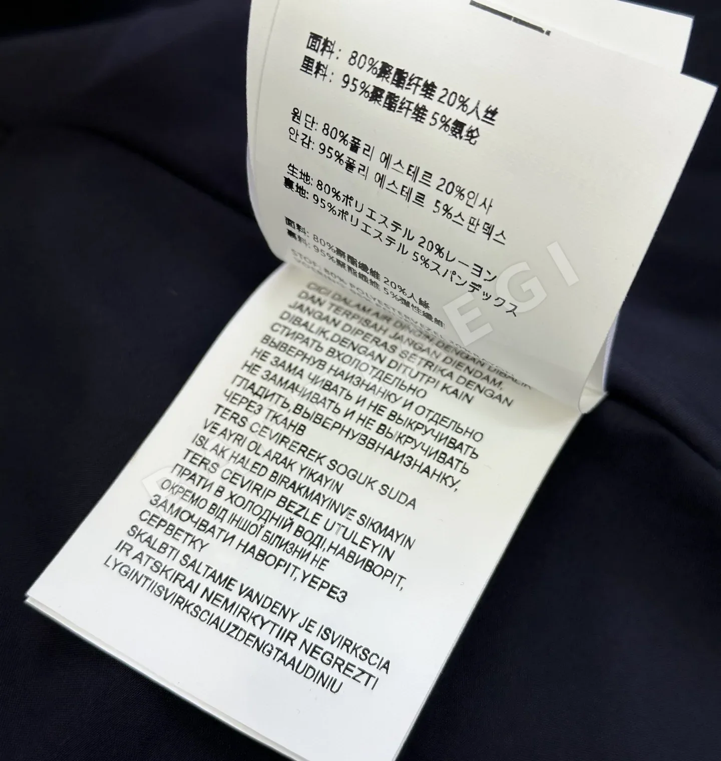 미우미우 가죽 버클 플리츠 미디 스커트 상세 이미지 9
