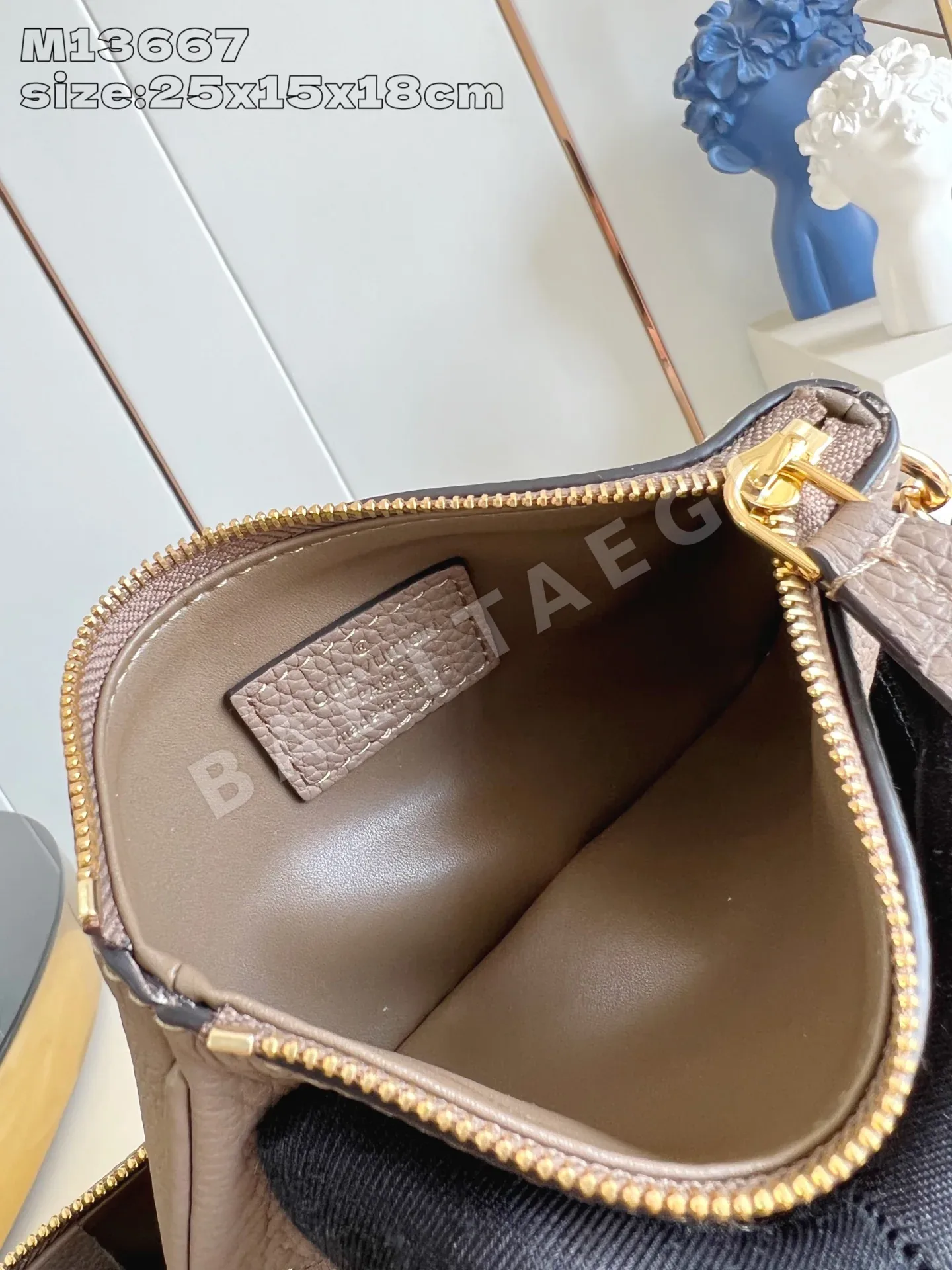 루이비통 M13667 그레이 키폴 핸드백 상세 이미지 11