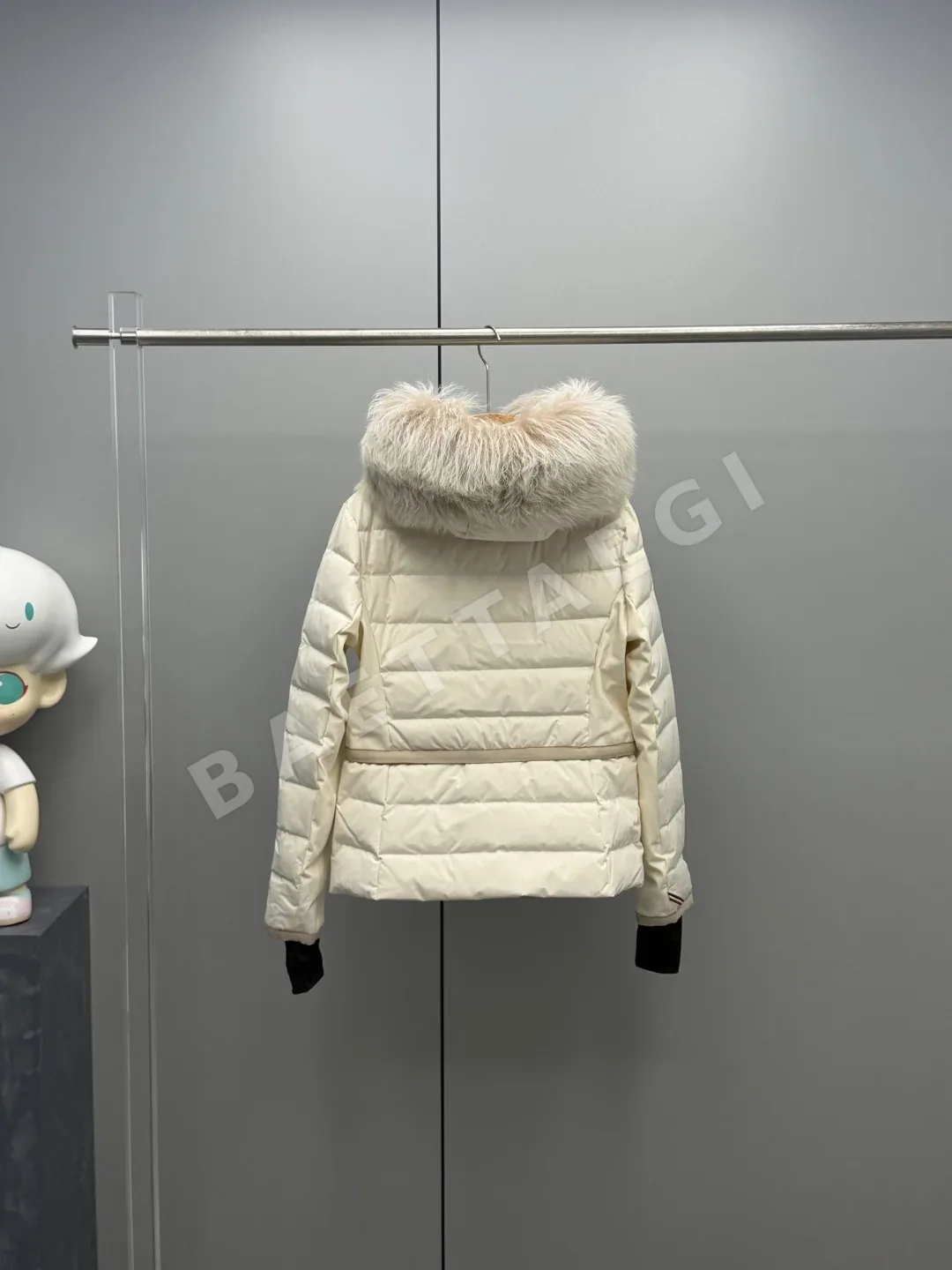 몽클레르 라무라 퍼카라 숏 패딩 여성용 상세 이미지 9