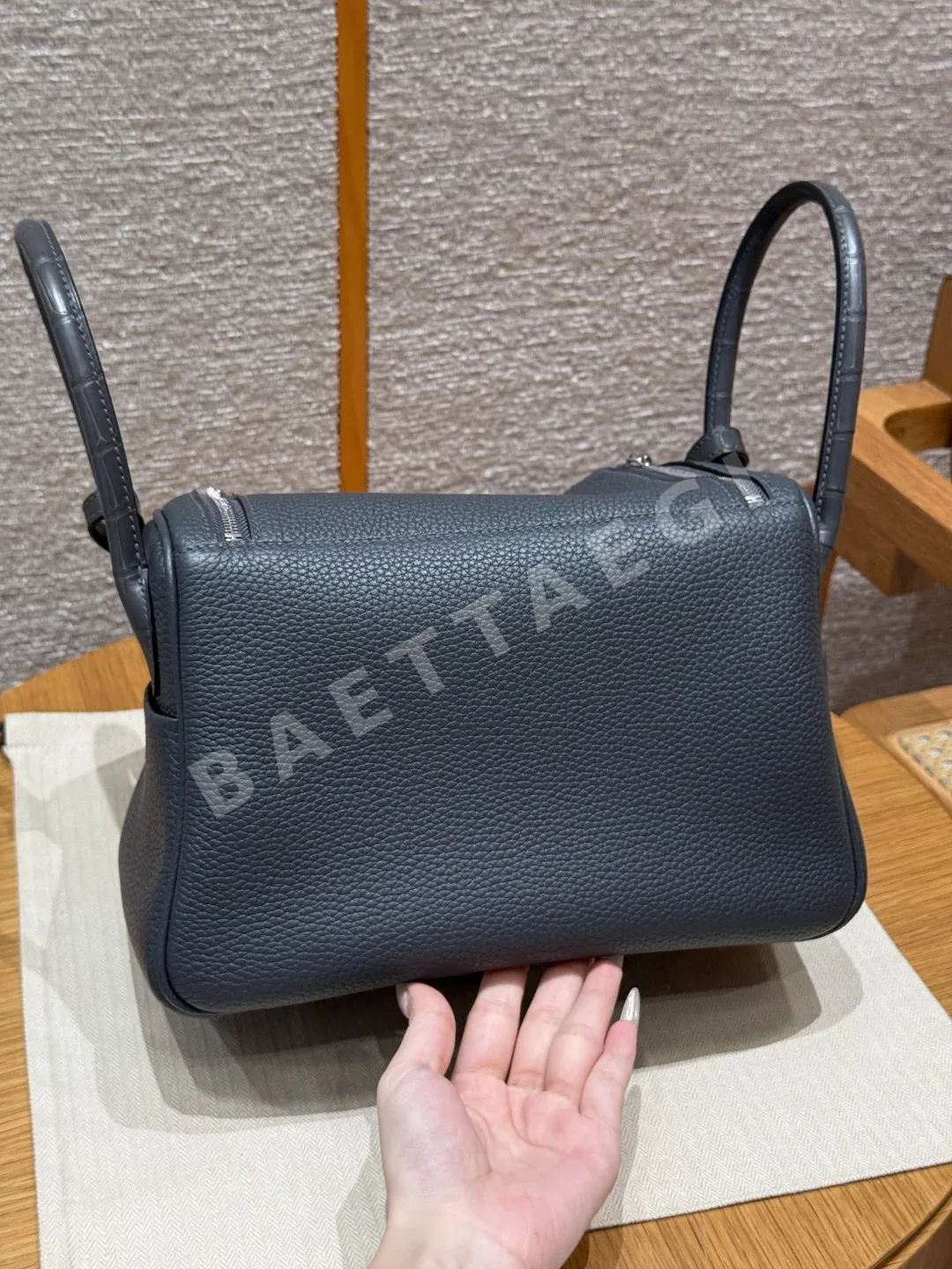 에르메스 린디 26 그라파이트 가방 상세 이미지 3