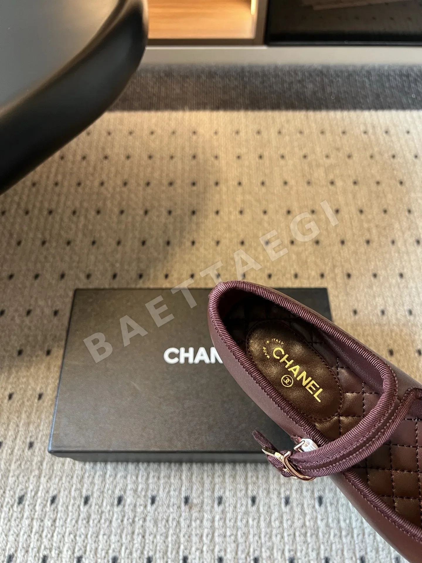 샤넬 발레리나 여성 시프스킨 더블 C 자수 상세 이미지 8