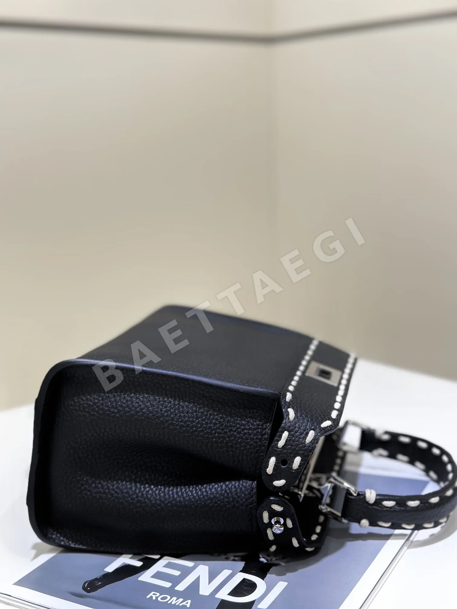 펜디 피카부 미니 소가죽 가방 8522 G 상세 이미지 2