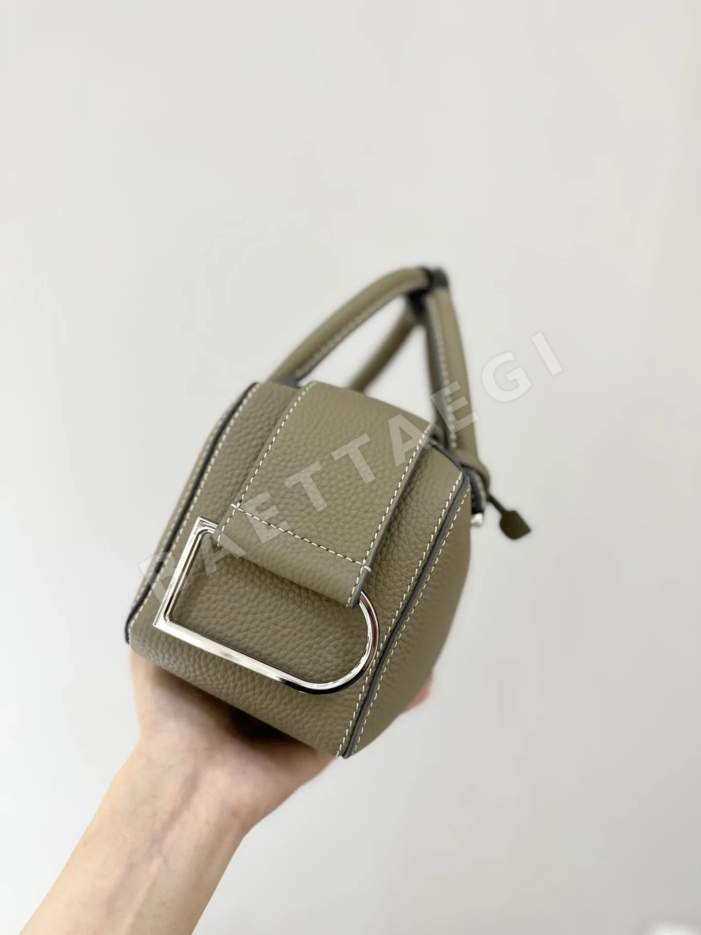 델보 쿨박스 미니 가죽 토트백 상세 이미지 4