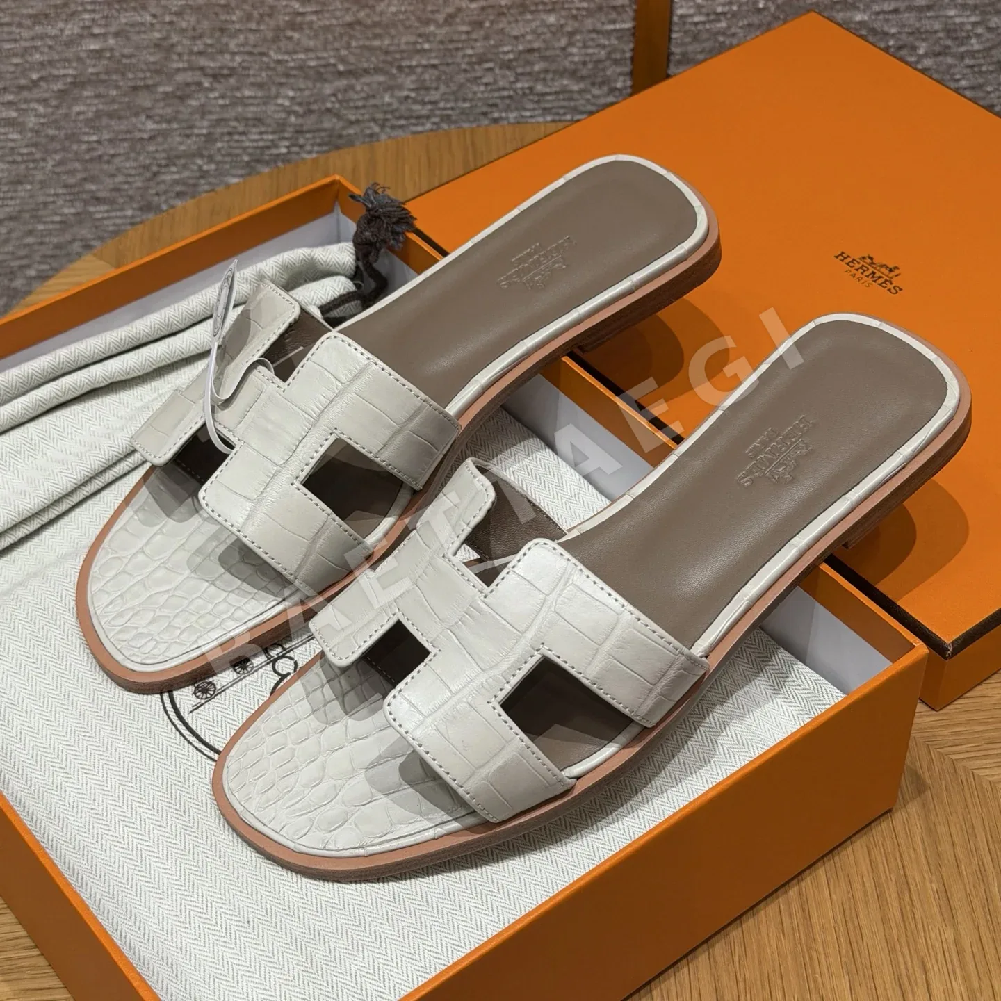 에르메스 오란 슬리퍼 악어가죽 샌들 상세 이미지 2