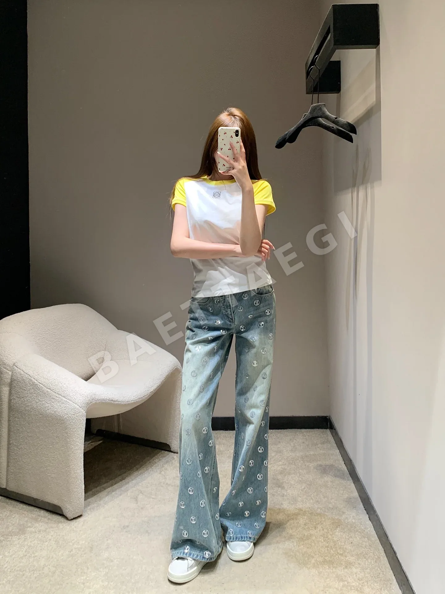 로에베 컬러 블록 자수 반팔 티셔츠 상세 이미지 4