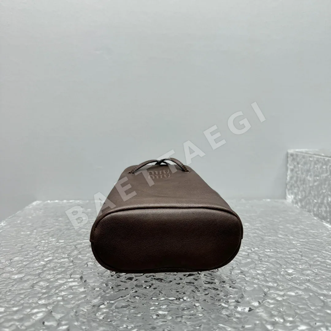 미우미우 램스킨 버킷백 상세 이미지 10