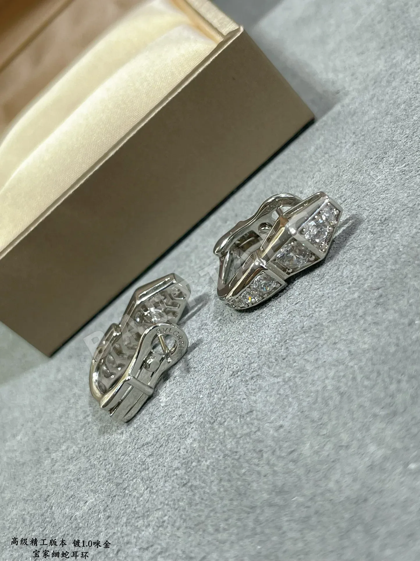 불가리 뱀 모티브 다이아몬드 장식 귀걸이 상세 이미지 5