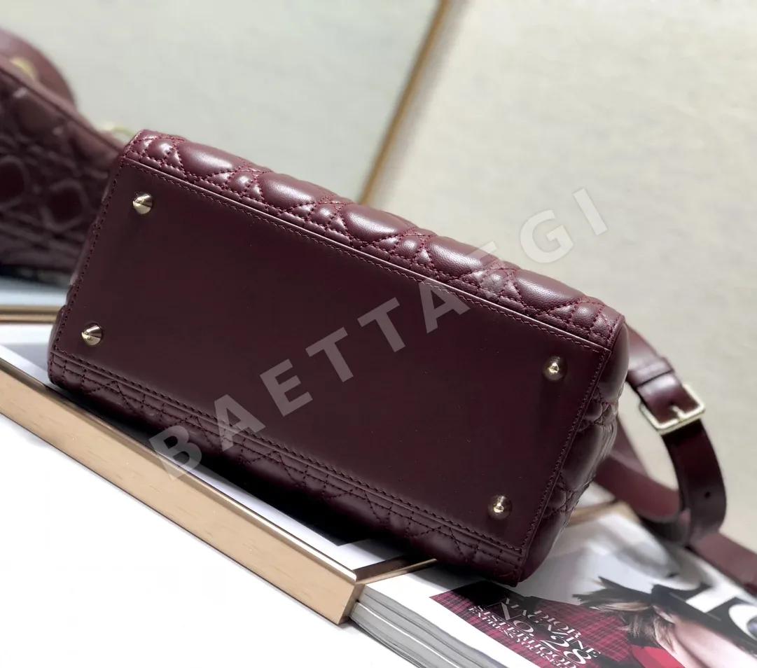 디올 레이디 퀼팅 램스킨 미디엄 가방 상세 이미지 8