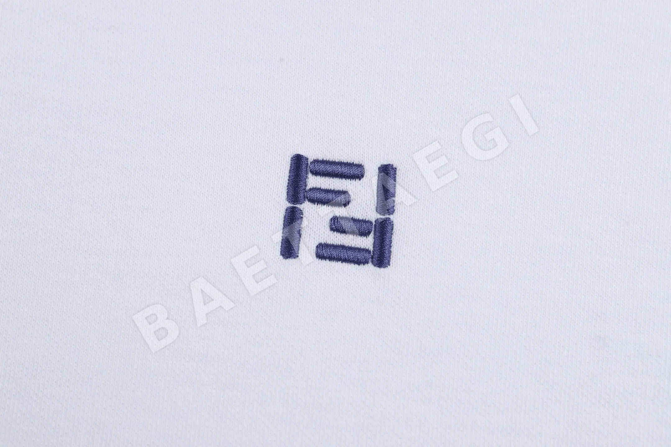 펜디 크루넥 로고 자수 반팔 티셔츠 상세 이미지 5