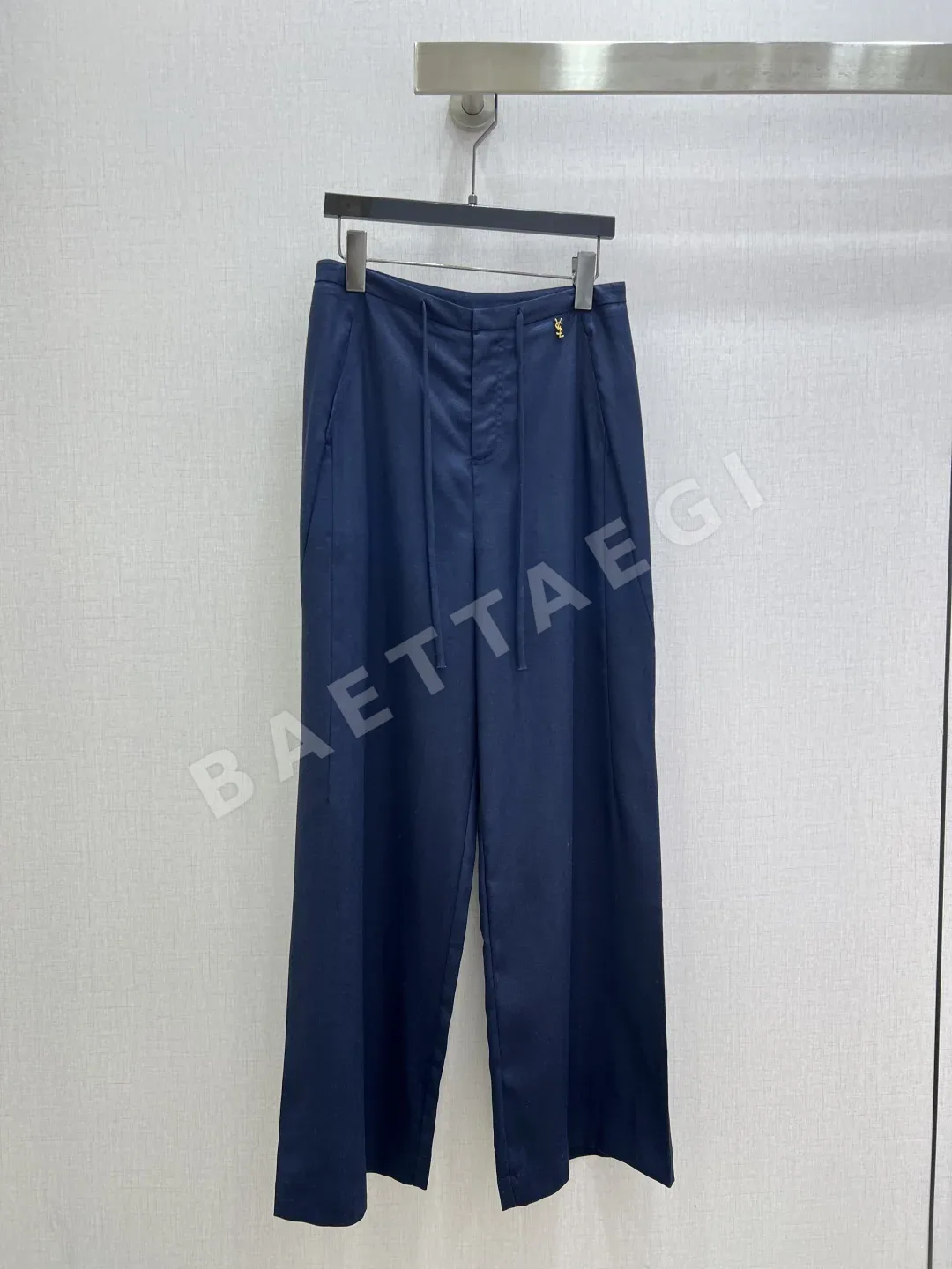 생로랑 메탈 벨트 린넨 와이드 팬츠 103437