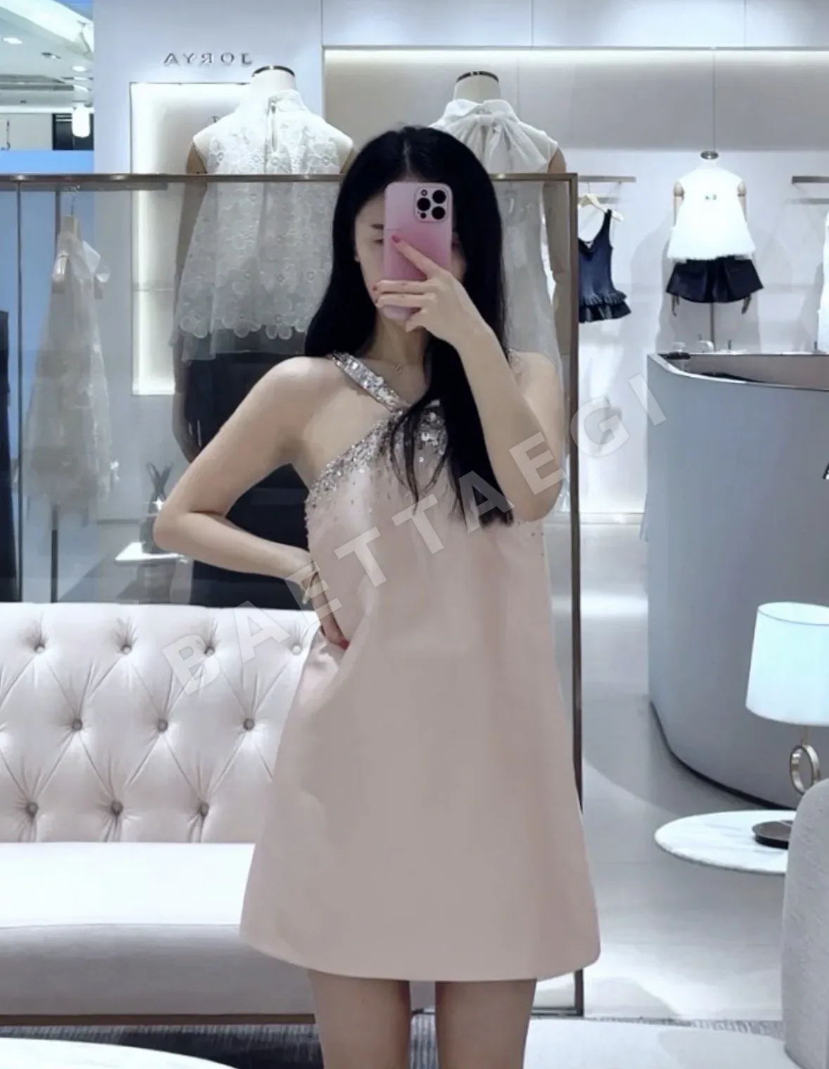 미우미우 핑크 새틴 스팽글 홀터 원피스 상세 이미지 9