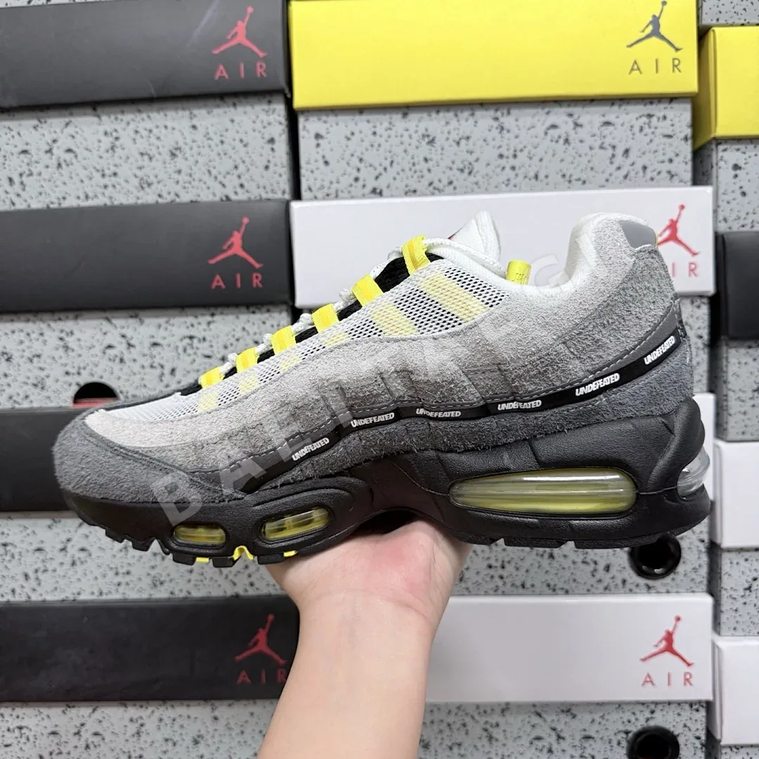 나이키 [KZ2.0] 에어 맥스 95 SP IB4523-002 201336 Nike Air Max 95 SP Undefeated Geo 상세 이미지 3