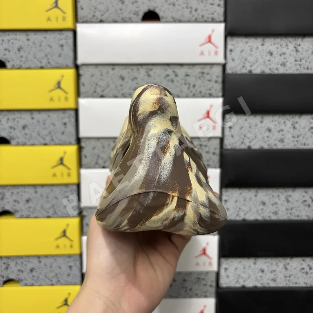 아디다스 [LW] 이지 폼 RNNR MX GX8774 200637 Adidas Yeezy Foam RNNR MX Cream Clay 상세 이미지 10