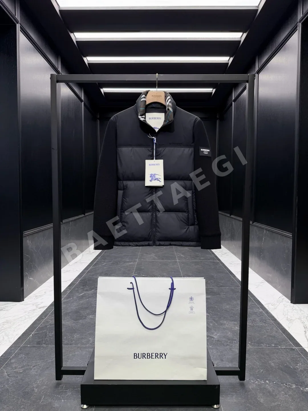 버버리 컬러 블록 로고 구스 다운 남성 패딩 재킷 D00730 상세 이미지 2