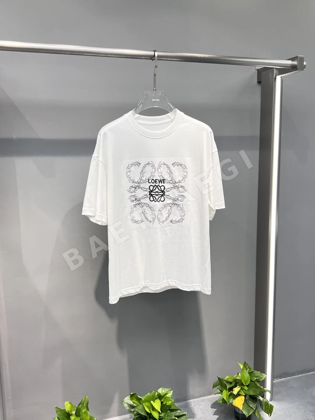 로에베 자수 남성 반팔 티셔츠 48396