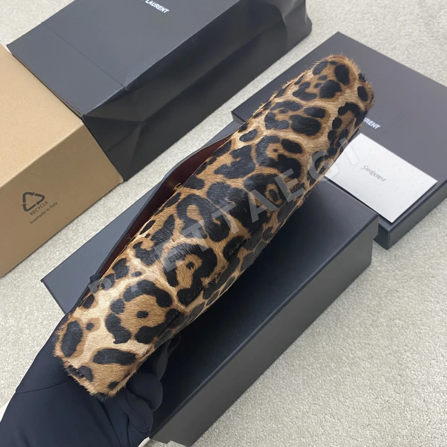 생로랑 램스킨 레오파드 클러치백 상세 이미지 4