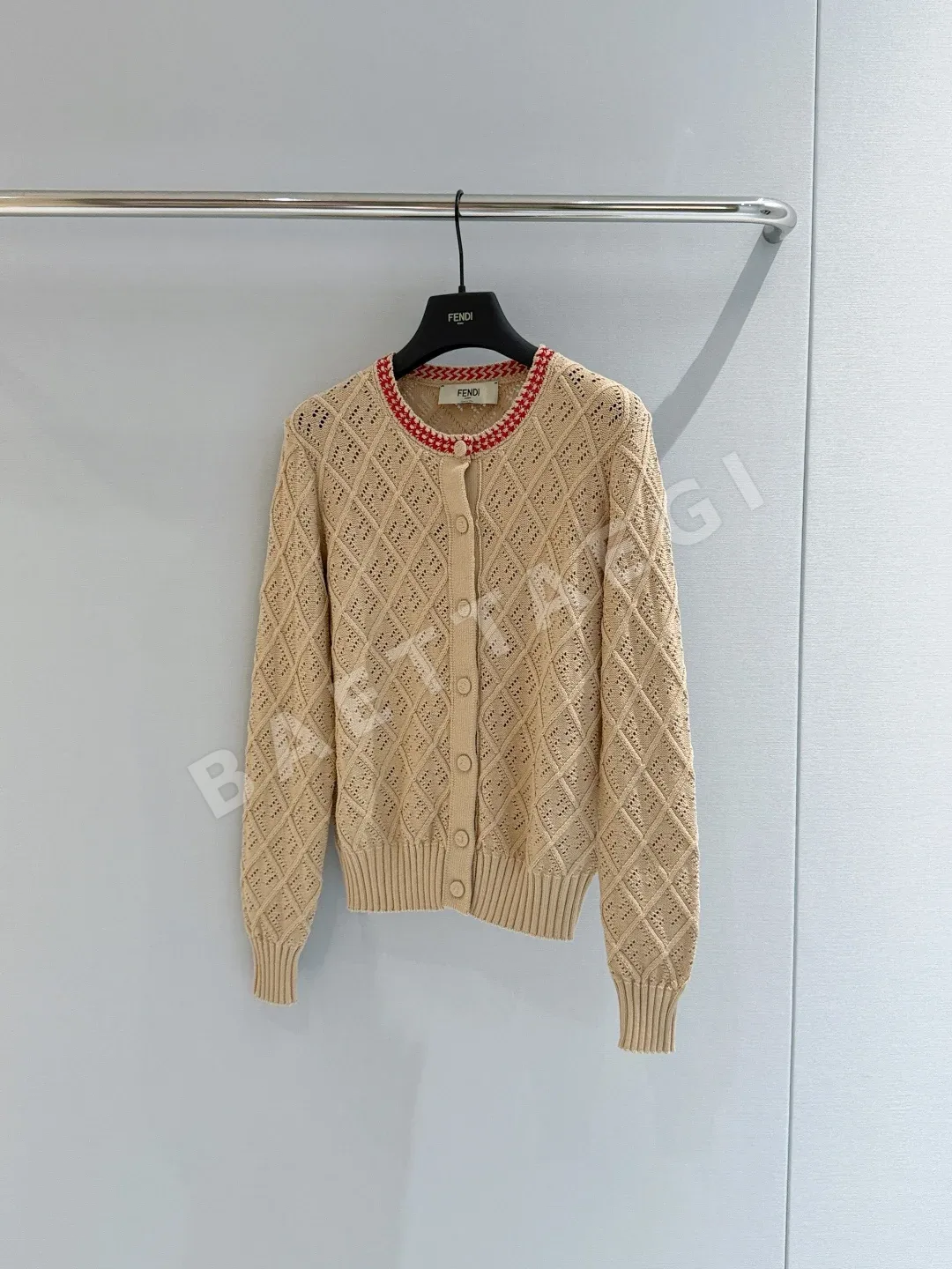 샤넬 밀크티 컬러 곰 머리 장식 여성 가디건 103662
