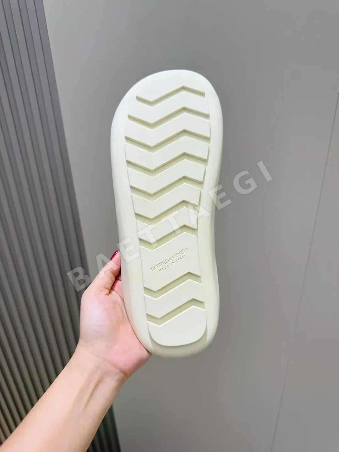보테가베네타 웨이브 인트레치아토 뮬 샌들 상세 이미지 8