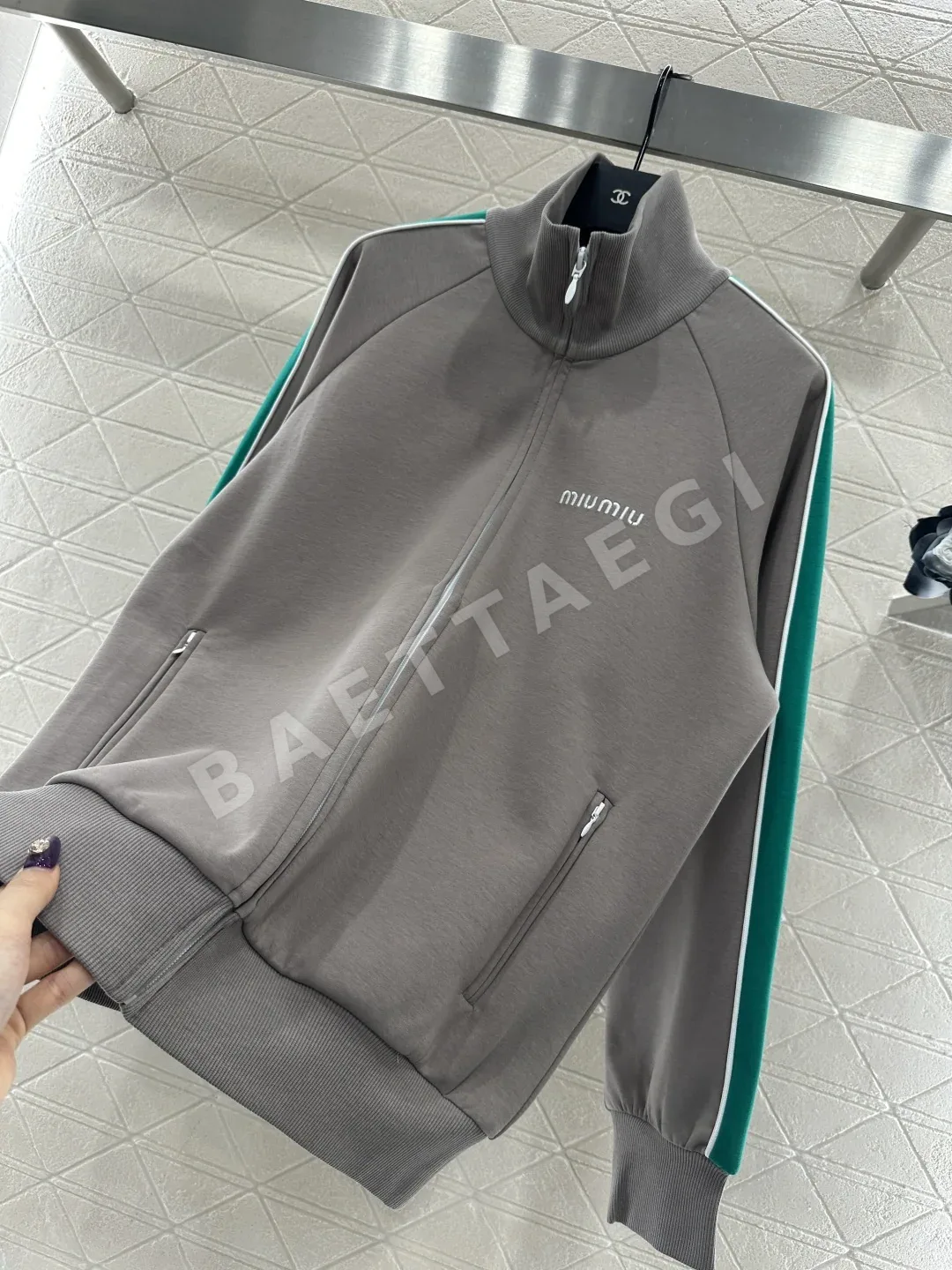 미우미우 스탠드카라 웨빙 여성 자켓 상세 이미지 5