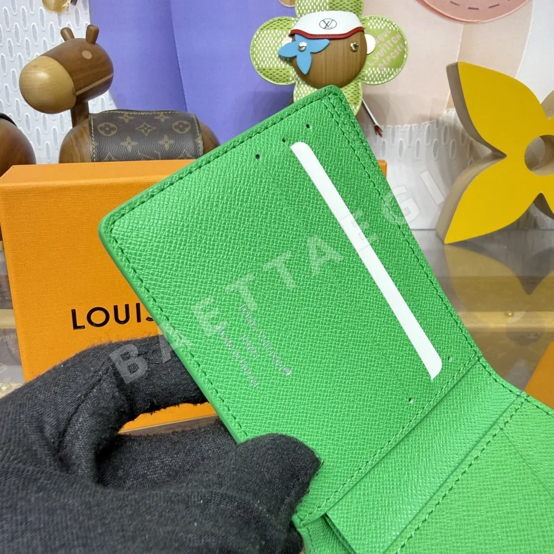 루이비통 그린 멀티플 모노그램 지갑 상세 이미지 7