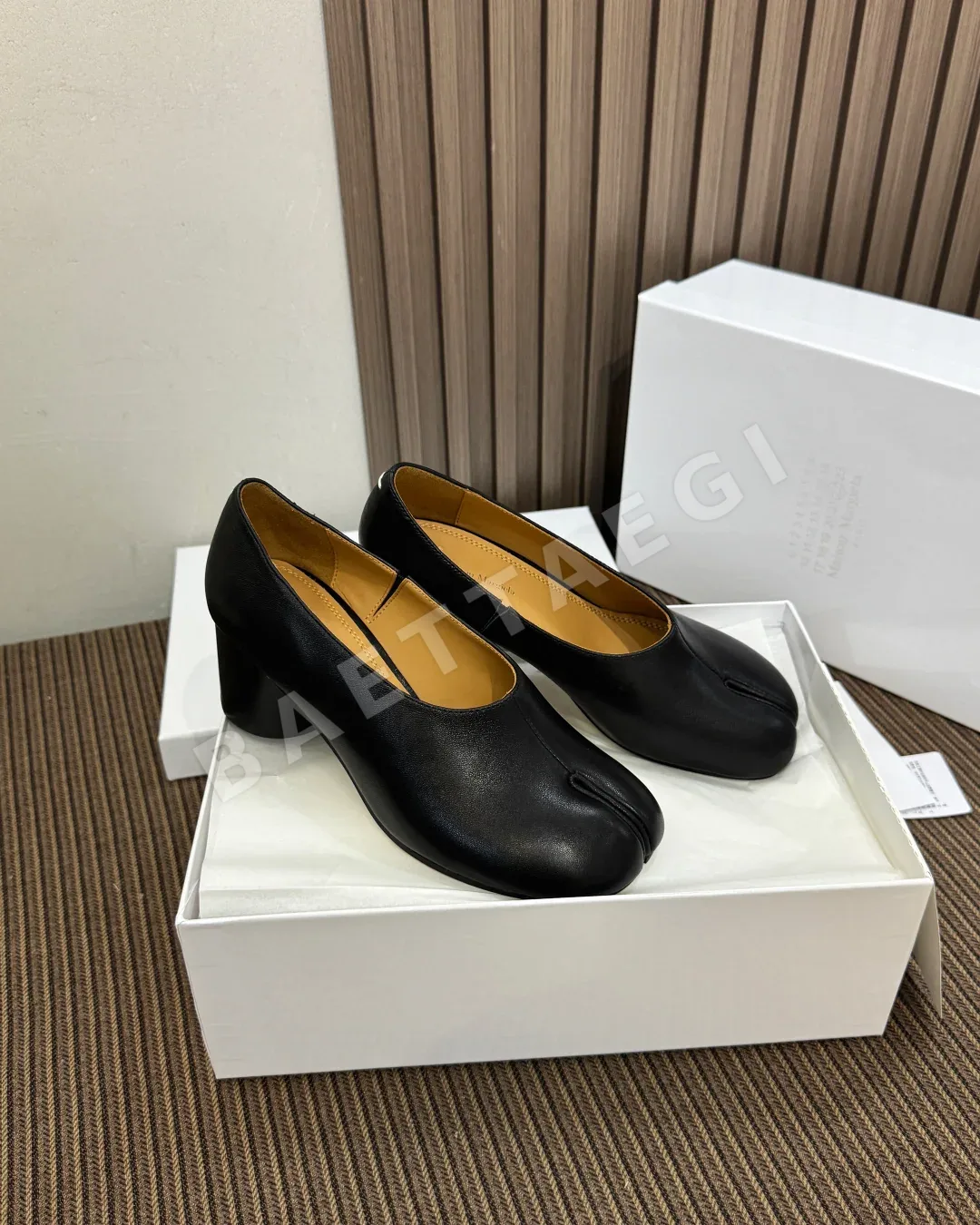 마르지엘라 타비 로퍼 여성 가죽 토 상세 이미지 2