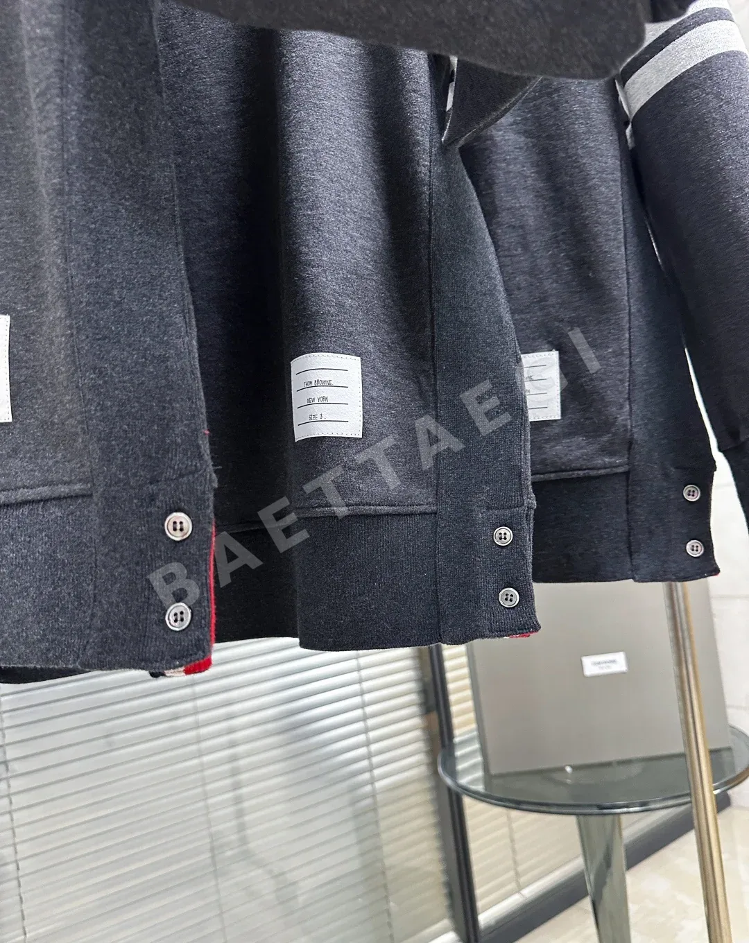 톰브라운 여성 긴팔 크루넥 티셔츠 상세 이미지 9