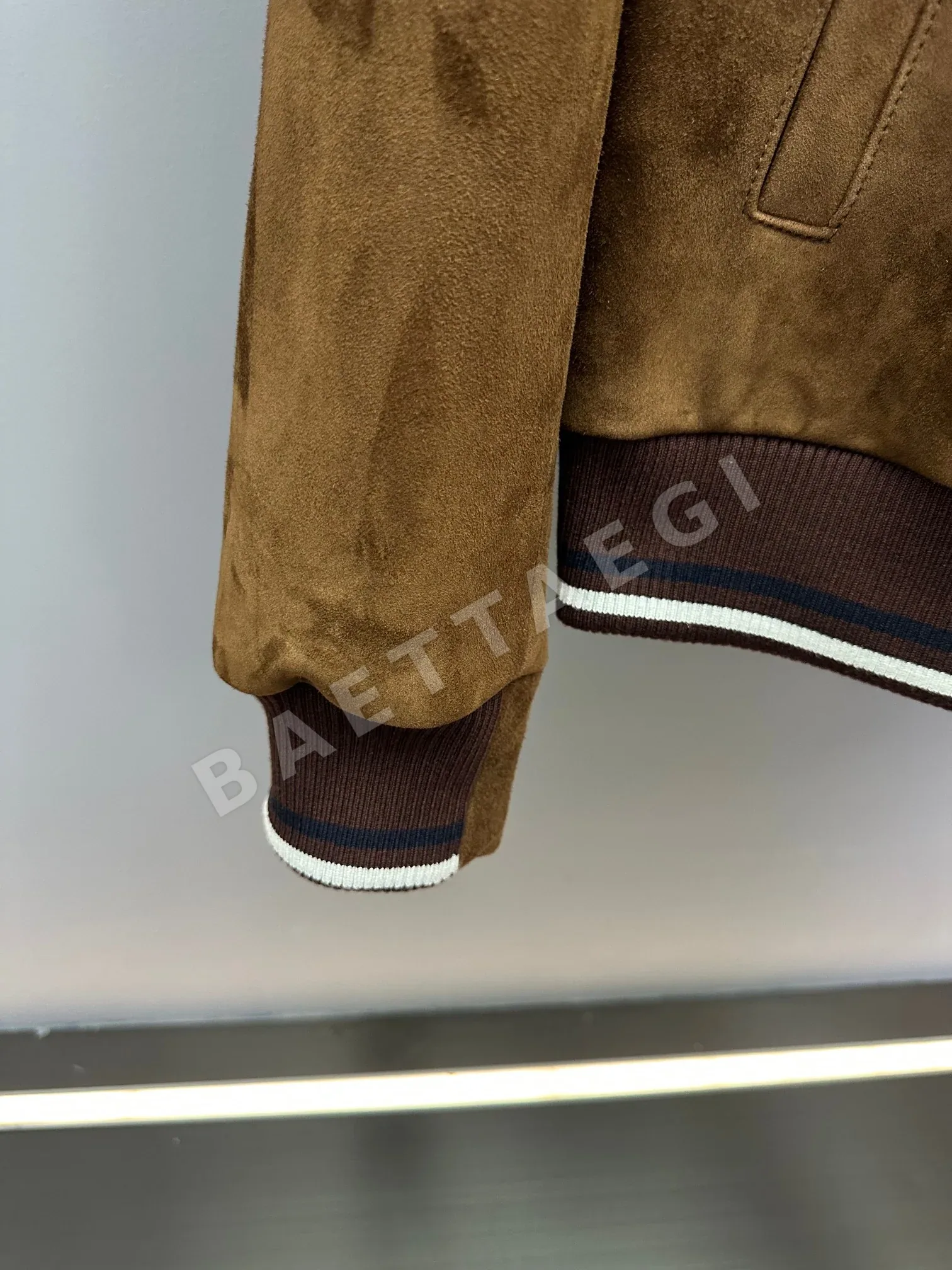 톰브라운 레트로 스웨이드 램스킨 남성 자켓 상세 이미지 4