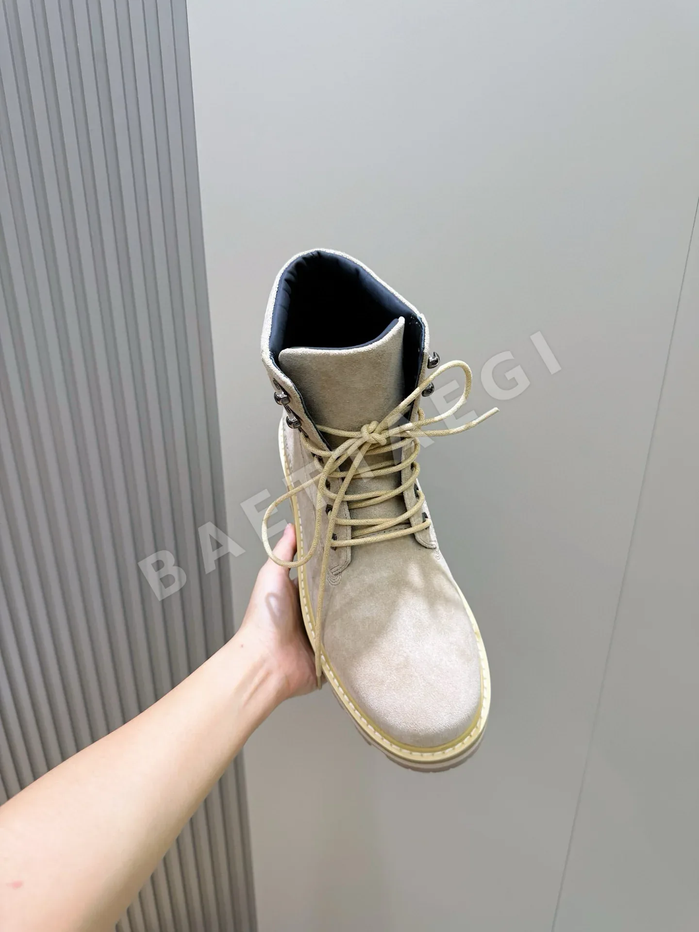 몽클레르 부츠 남성 가죽 하이컷 디자인 상세 이미지 4
