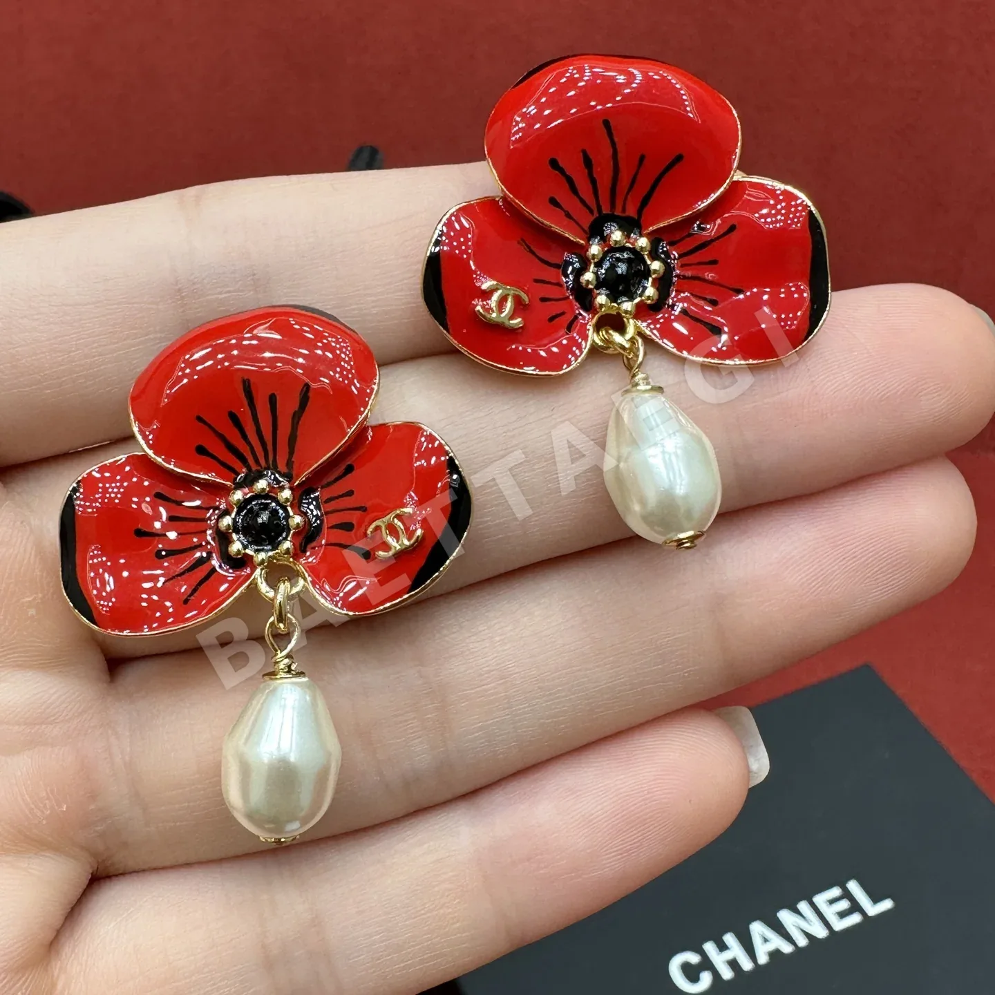 샤넬 에나멜 동백꽃 진주 펜던트 귀걸이 178494