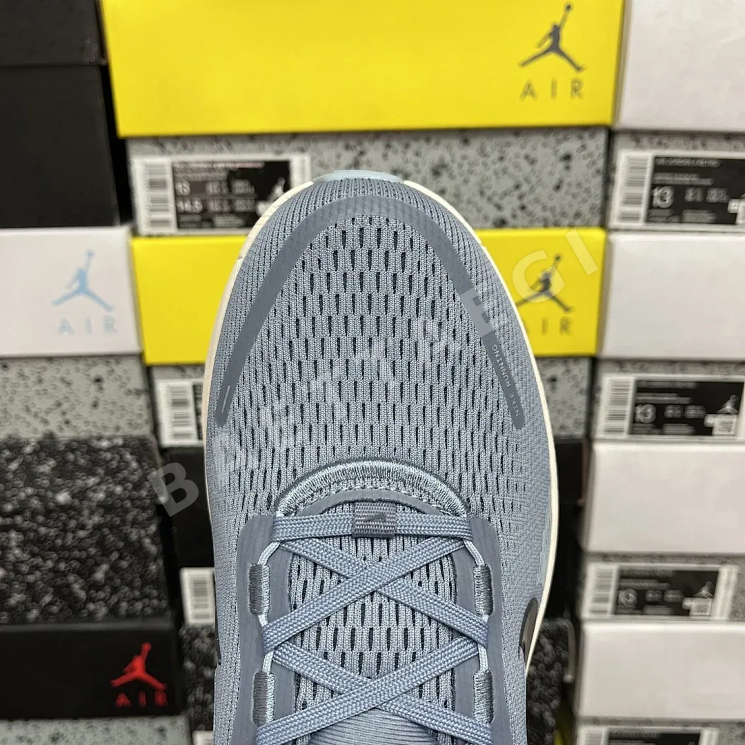 나이키 줌 보메로 18 HM6803-402 201109 Nike Zoom Vomero 18 상세 이미지 2