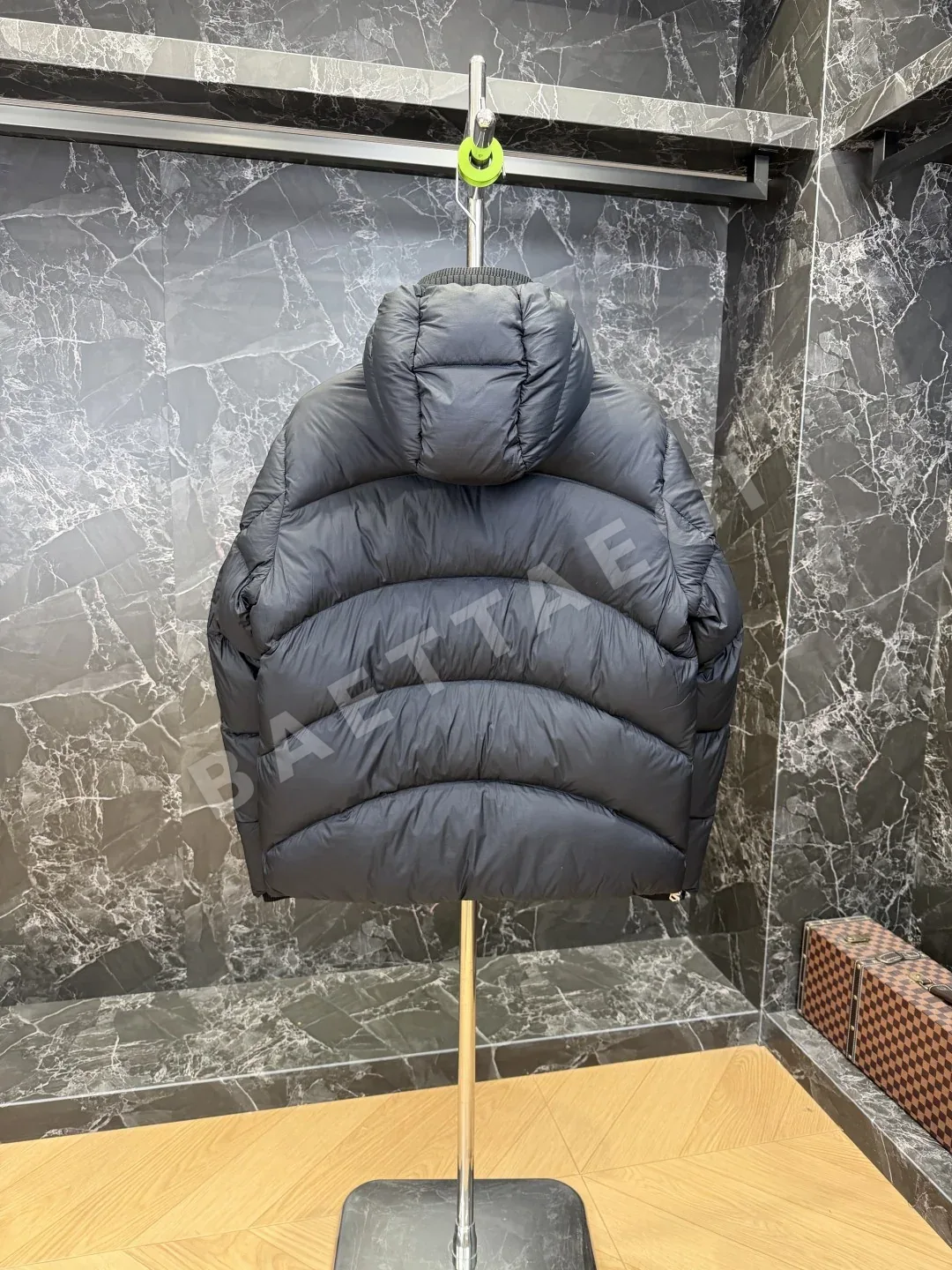 몽클레르 남성 다운 패딩 자켓 상세 이미지 9