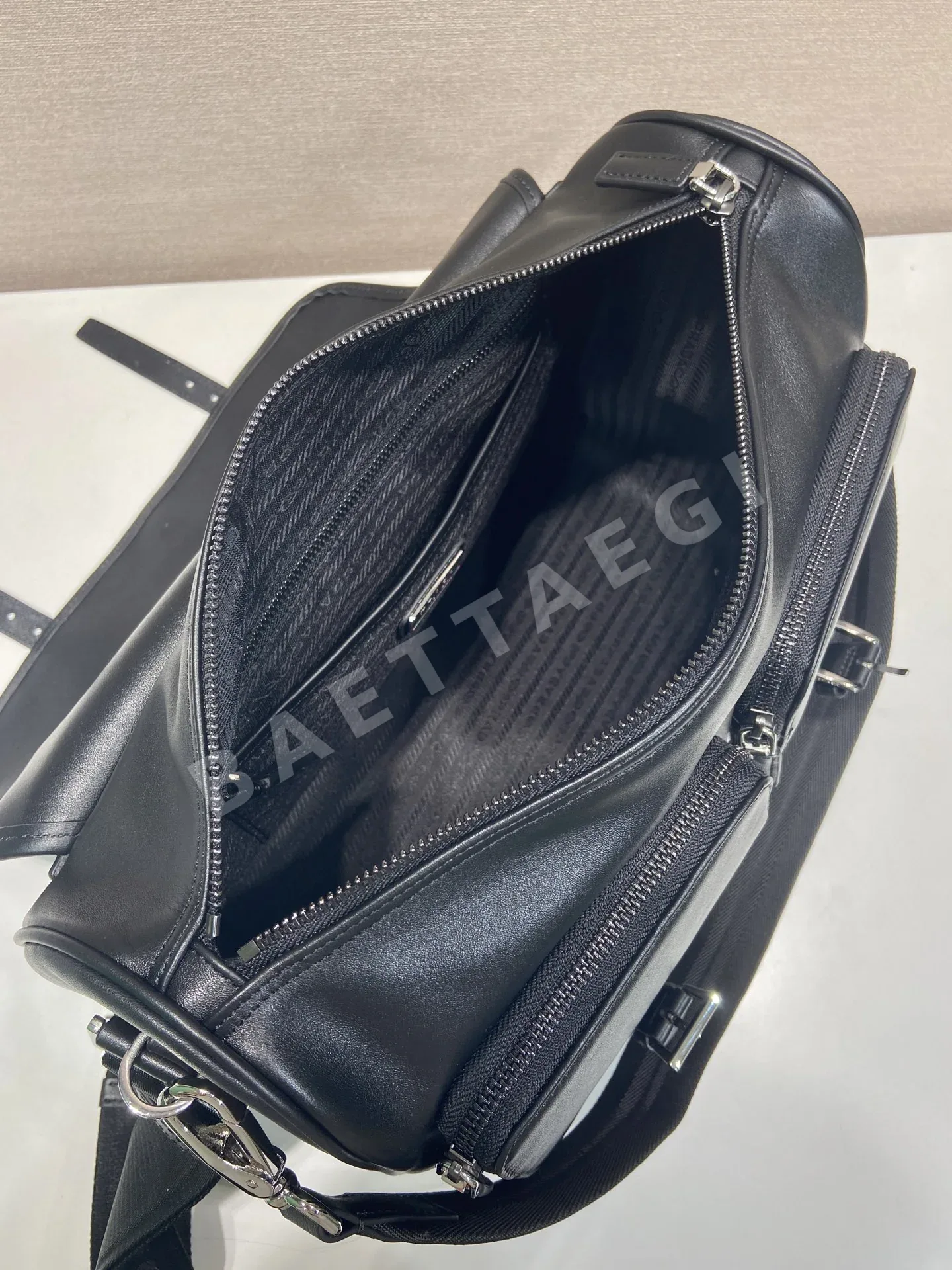 프라다 카프스킨 메신저 가방 2AEB7024 상세 이미지 8