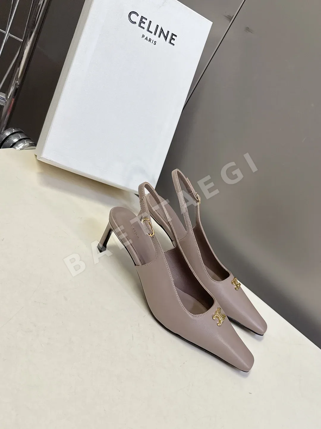셀린느 뾰족 앞코 여성 신발 상세 이미지 2