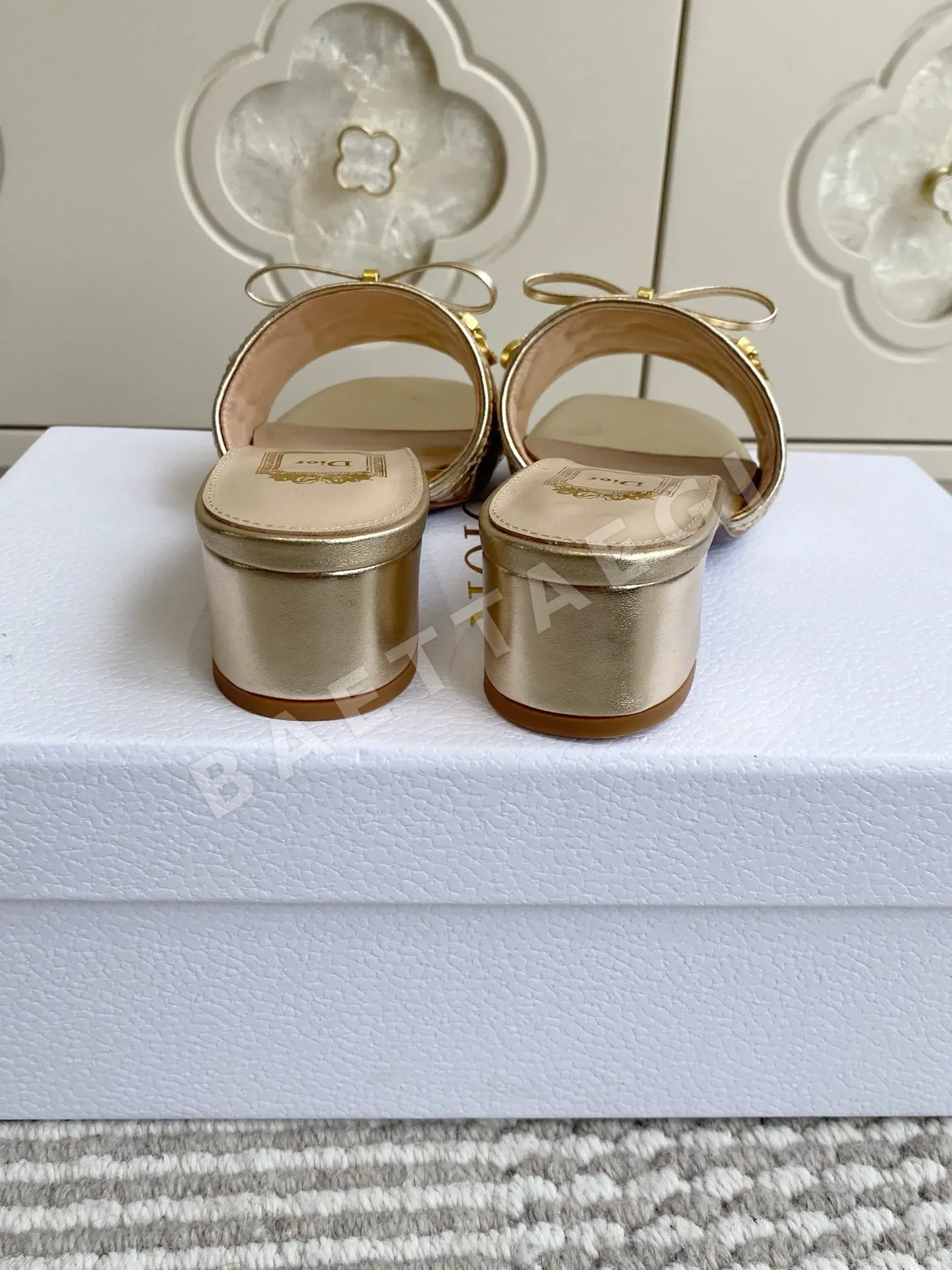 디올 까나쥬 자수 CD 보우 뮬 상세 이미지 8
