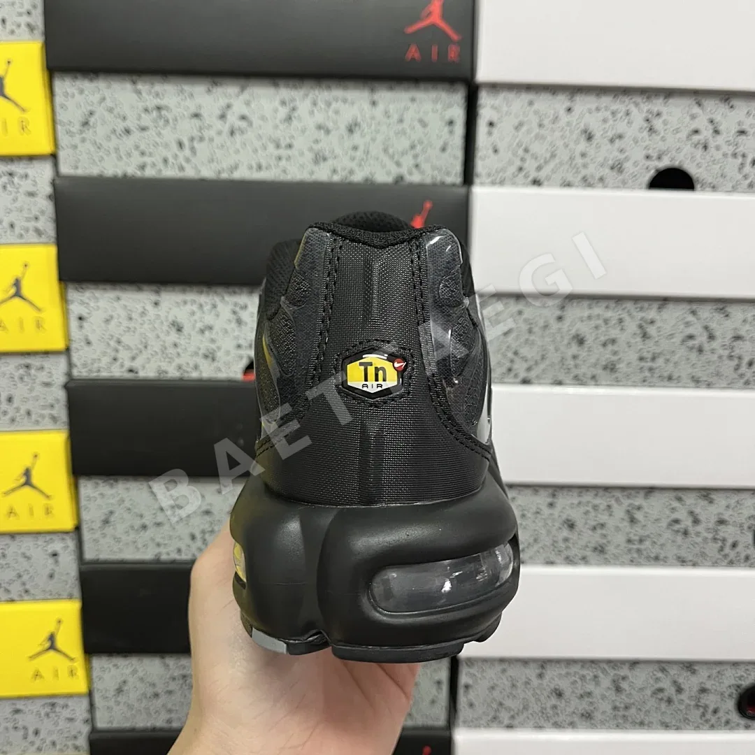 나이키 [DF] 에어 맥스 플러스 PSG IB2253-001 201079 Nike Air Max Plus PSG Paris 상세 이미지 4