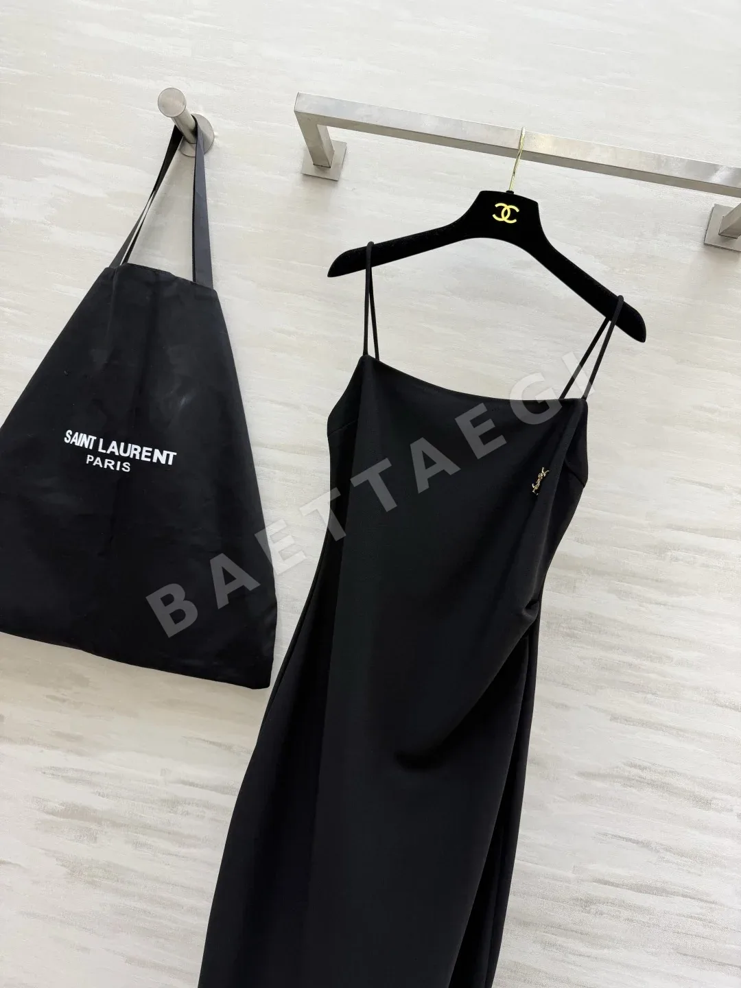 생로랑 스퀘어넥 스파게티 스트랩 여성 원피스 상세 이미지 3