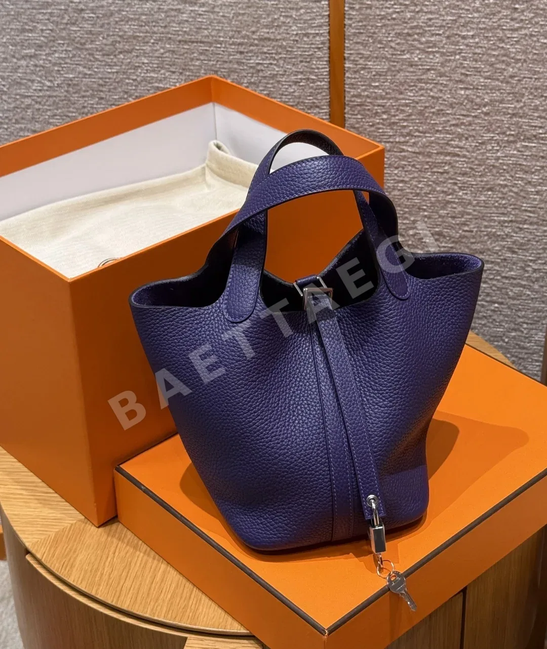 에르메스 피코탄 락 크레망스 가죽 가방 상세 이미지 2