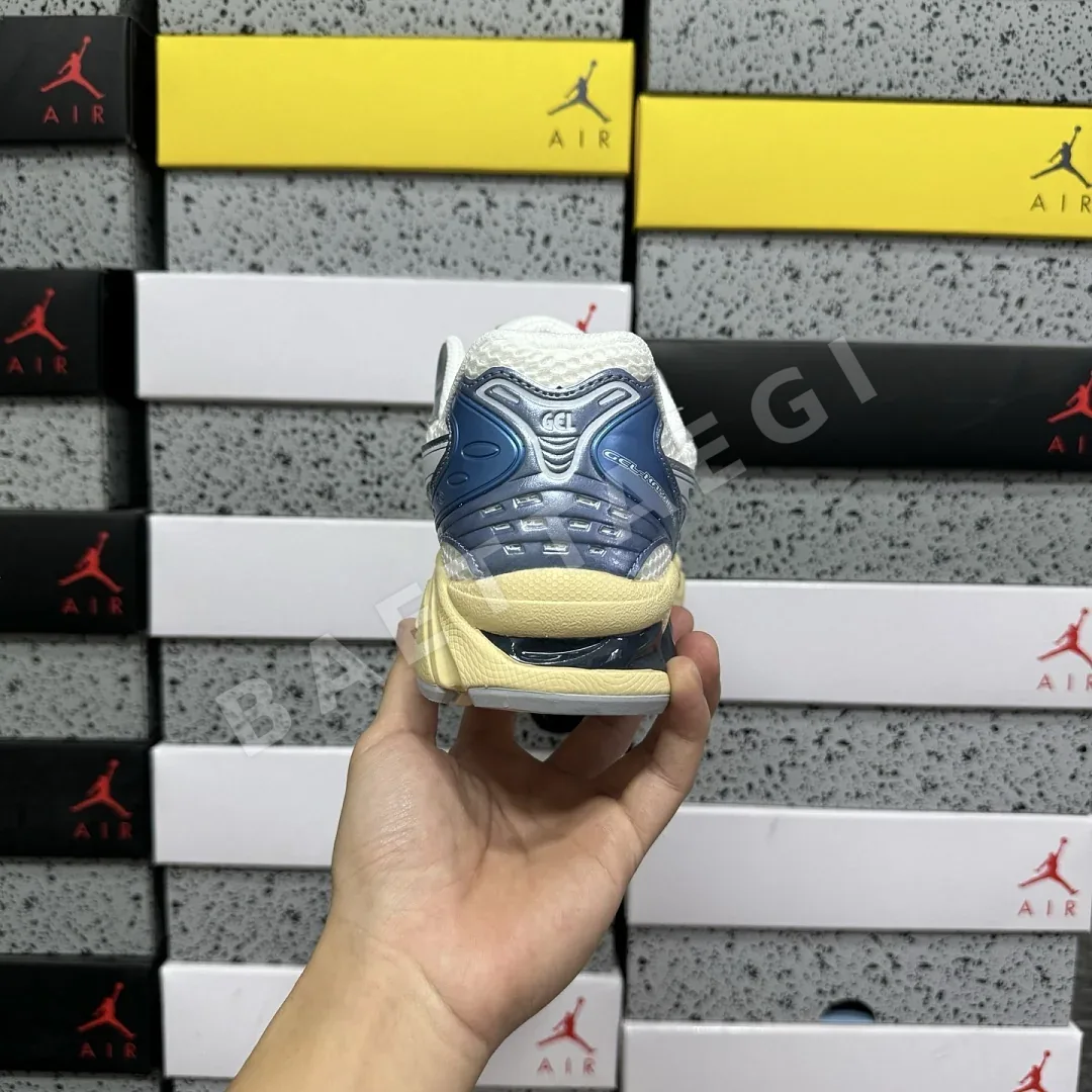아식스 [LZ] 젤 카야노 14 1203A537-102 200570 Asics Gel-Kayano 14 Cream Metallic Blue 상세 이미지 6