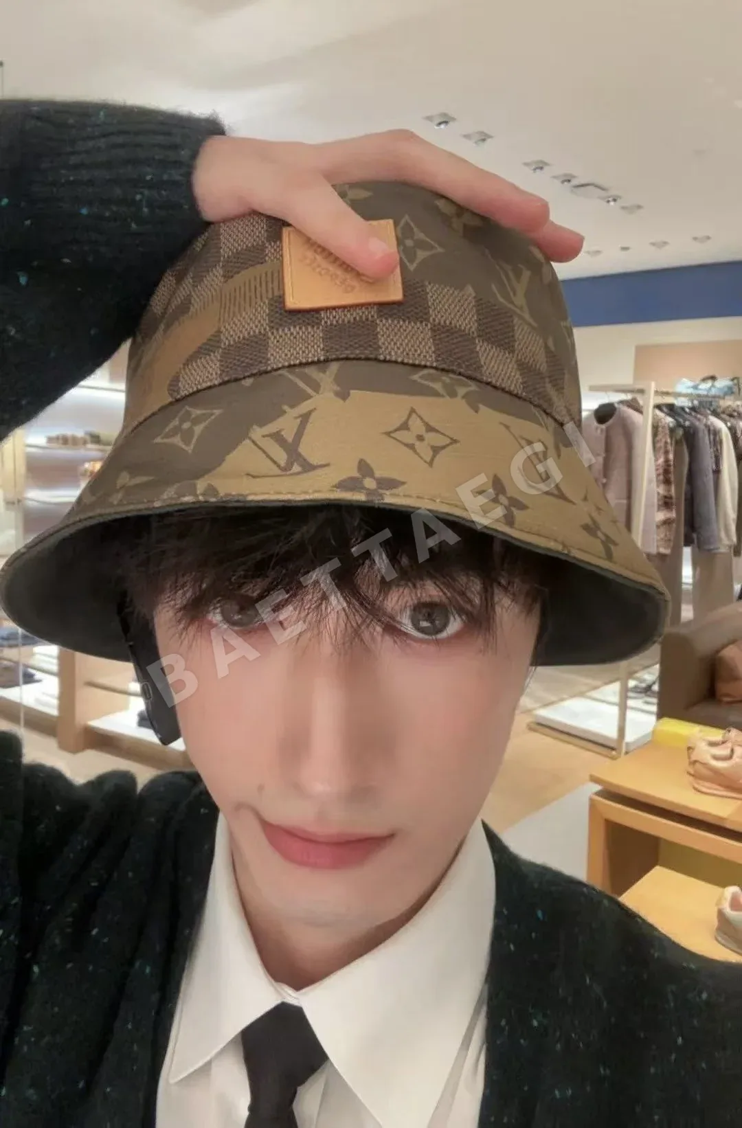 루이비통 양면 자수 레터 버킷 햇 118539