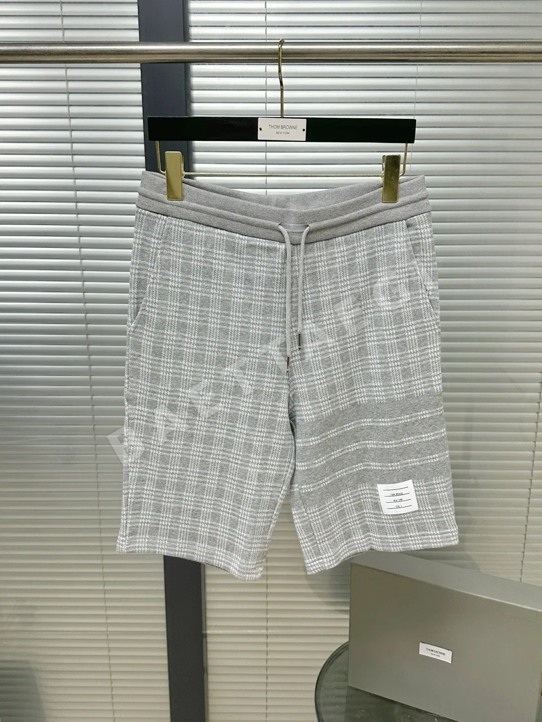 톰브라운 천두격자 자카드 남성 반바지 126263
