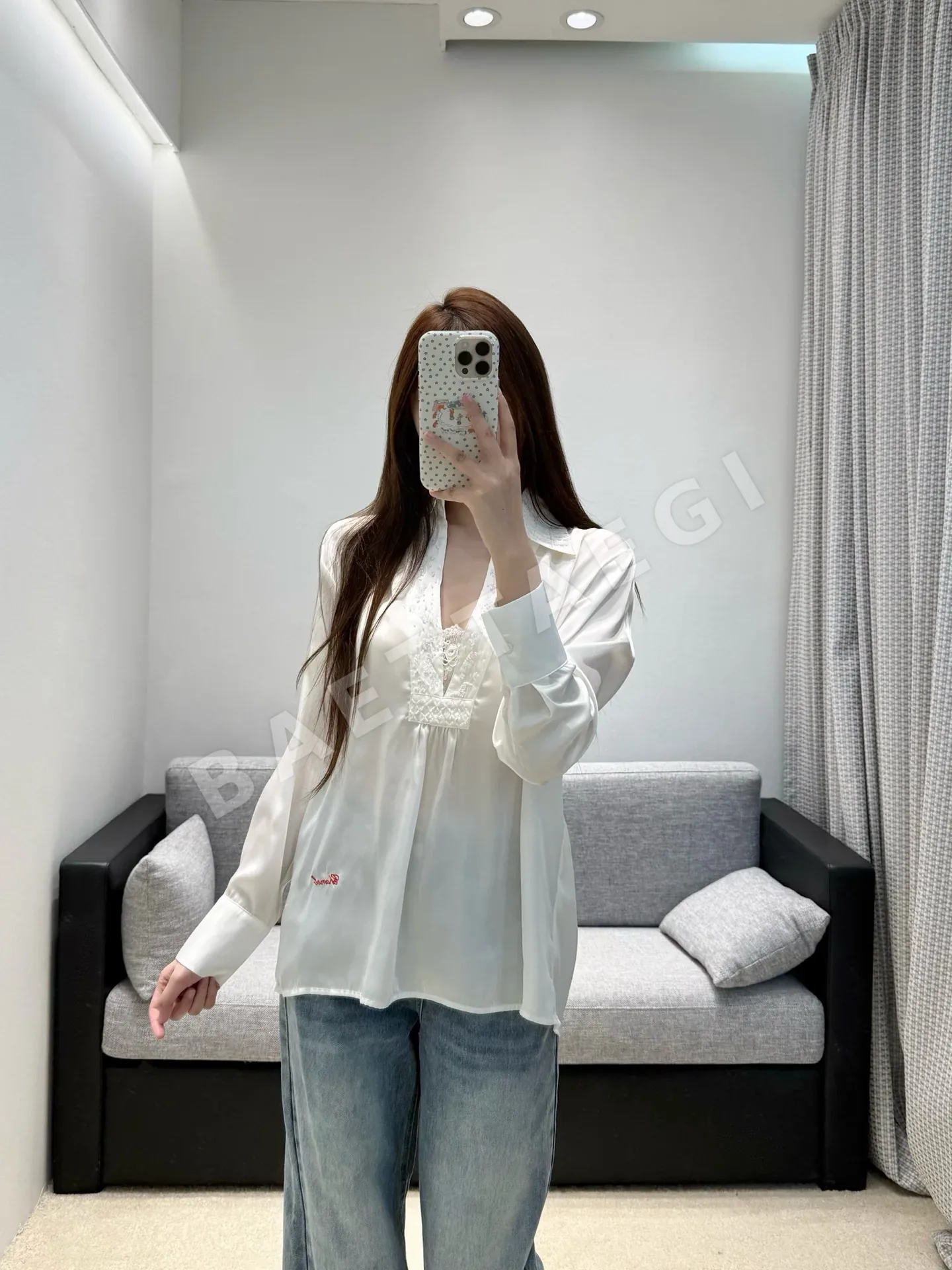 샤넬 새틴 레이스 V넥 여성 셔츠 상세 이미지 9
