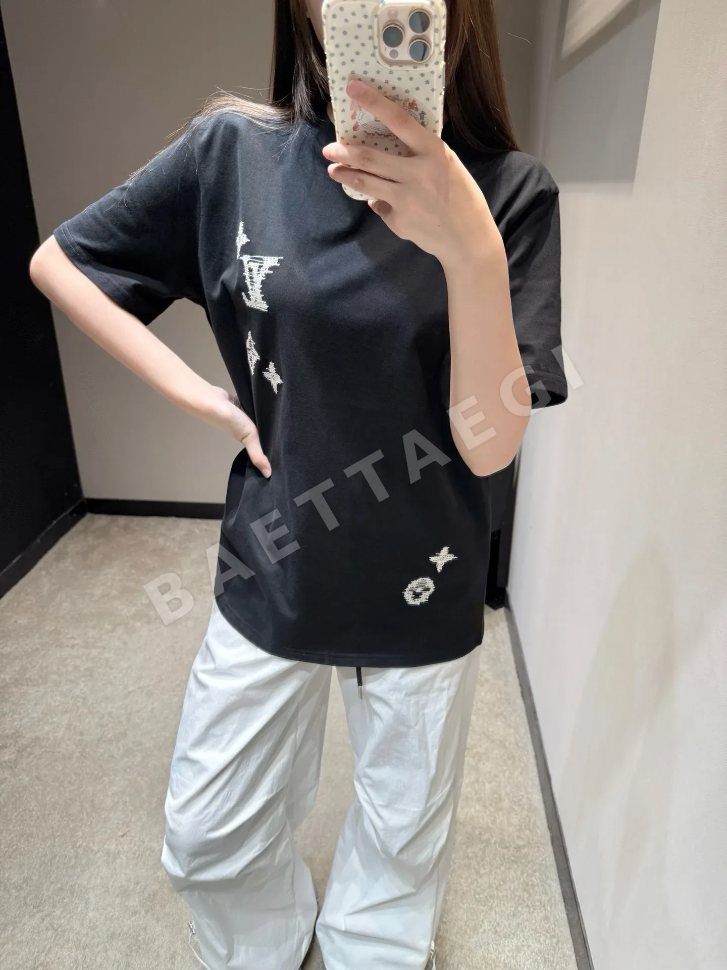 루이비통 헤비 자수 모노그램 여성 반팔 티셔츠 상세 이미지 8