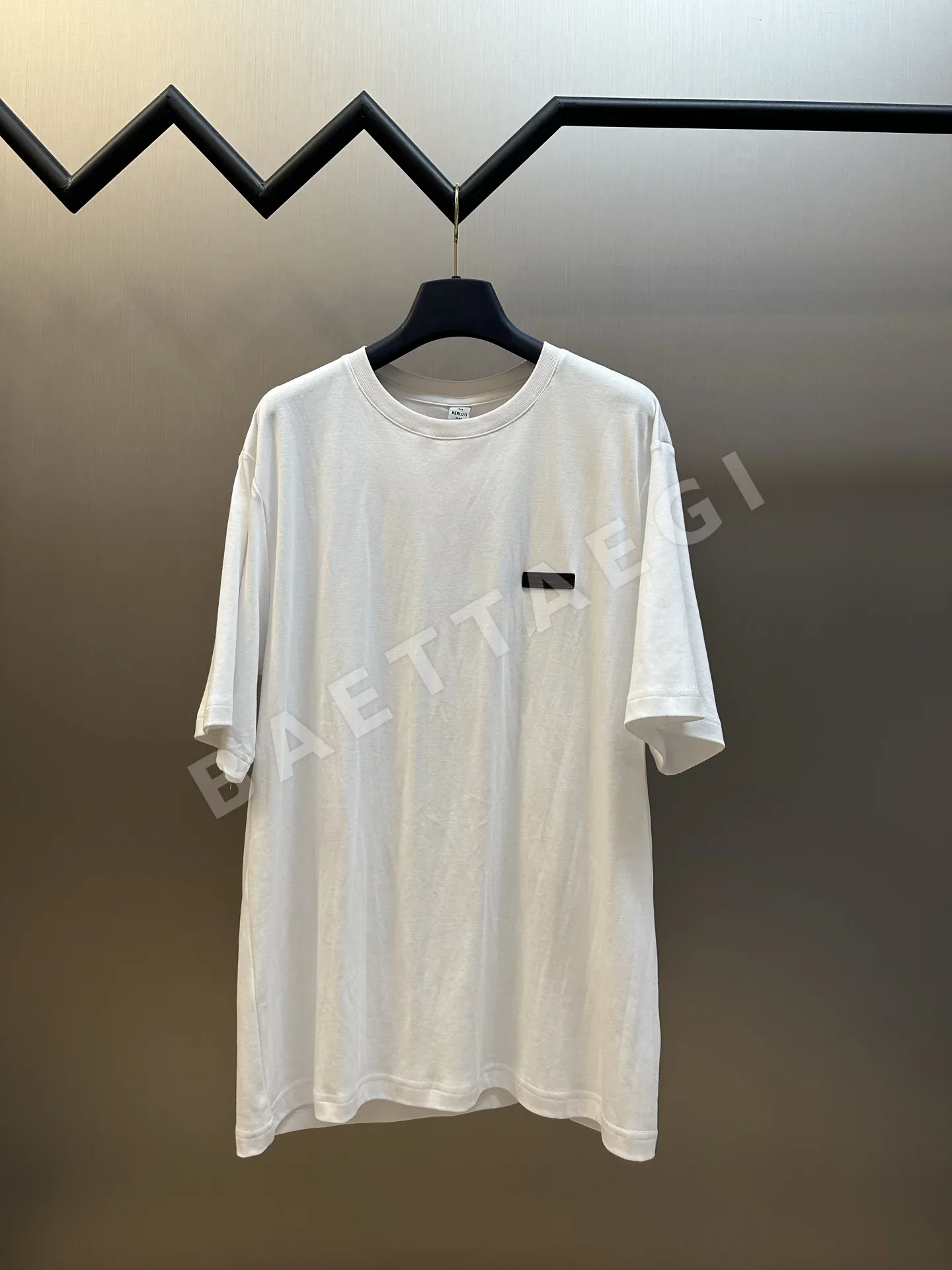 벨루티 가죽 라벨 남성 반팔 티셔츠 136497