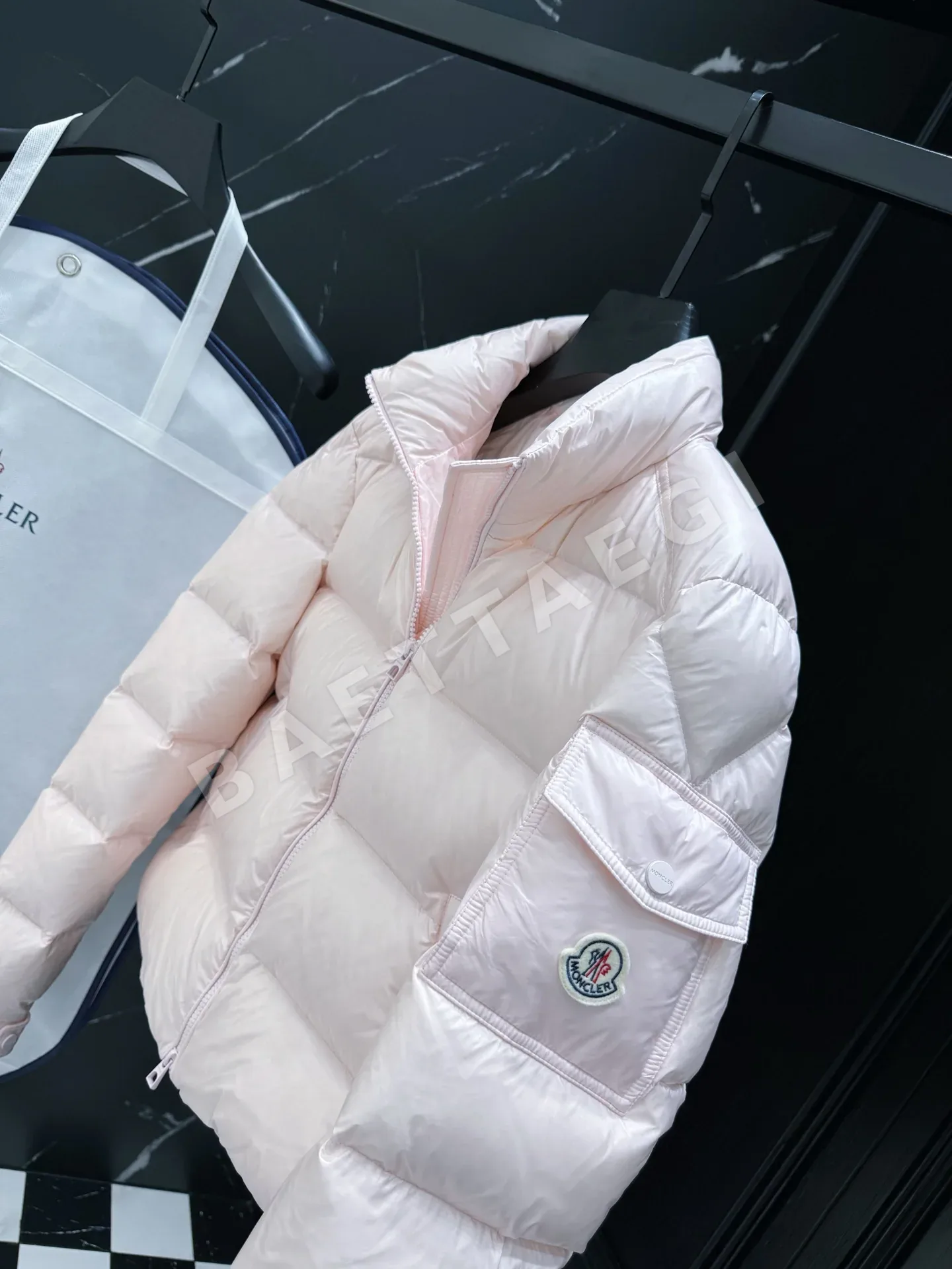 몽클레르 여성 덕다운 패딩 상세 이미지 8