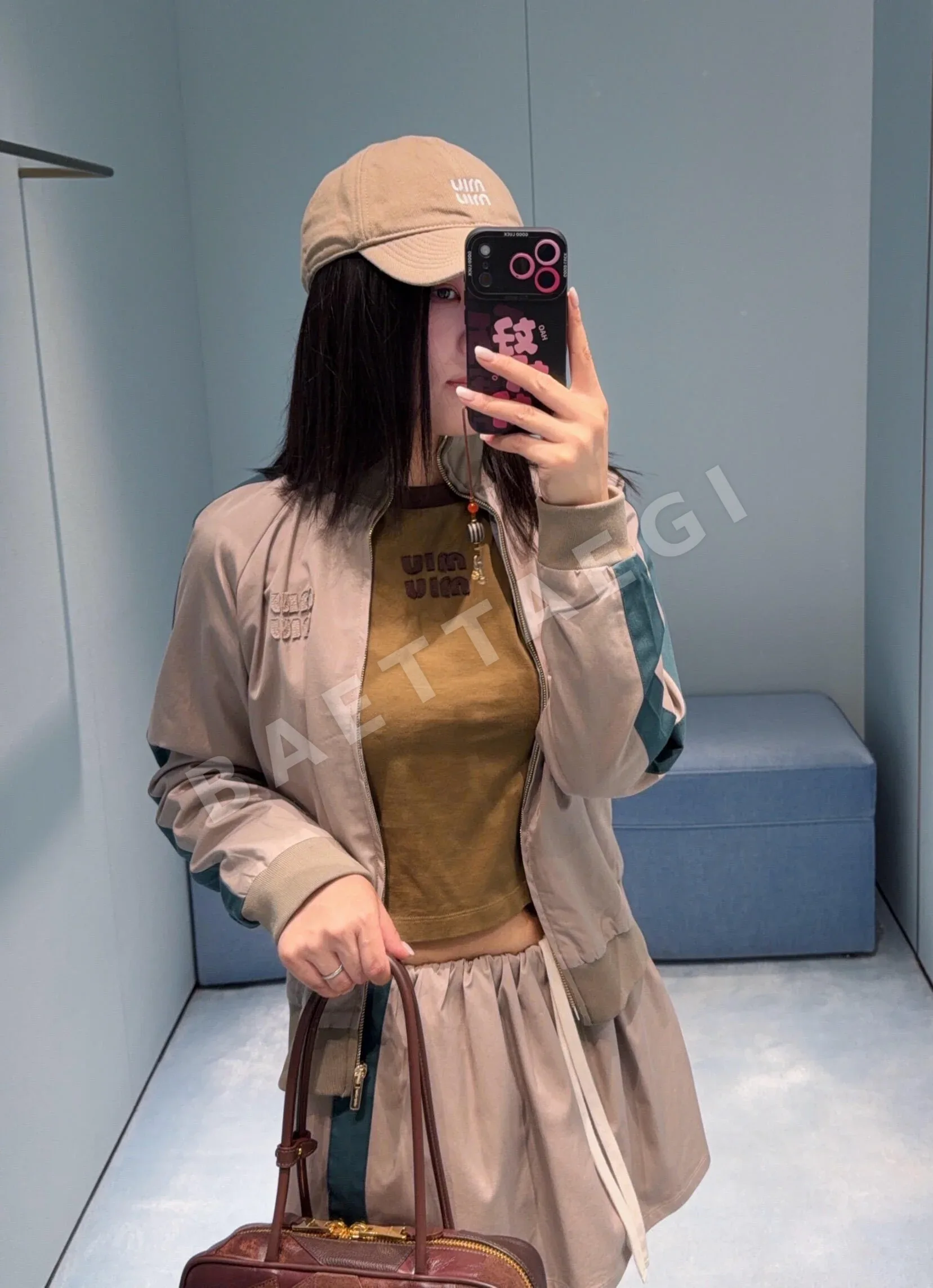 미우미우 카키 로고 집업 재킷 미디 스커트 세트 상세 이미지 2